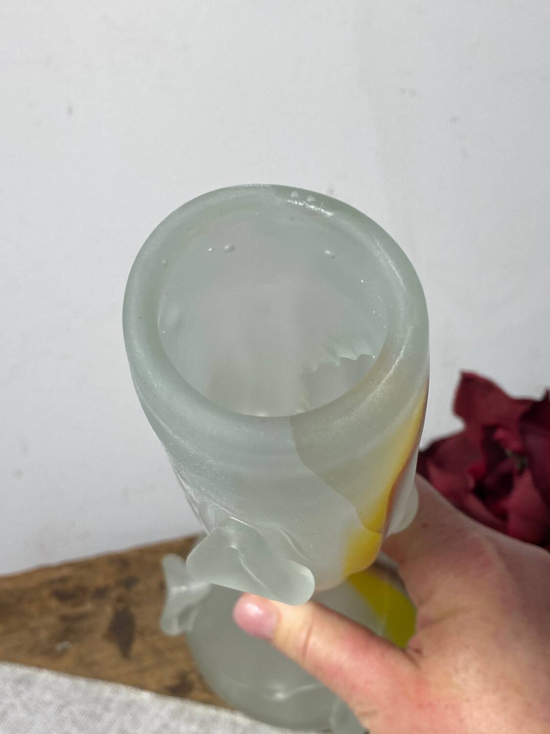 Vase in opaque glass paste