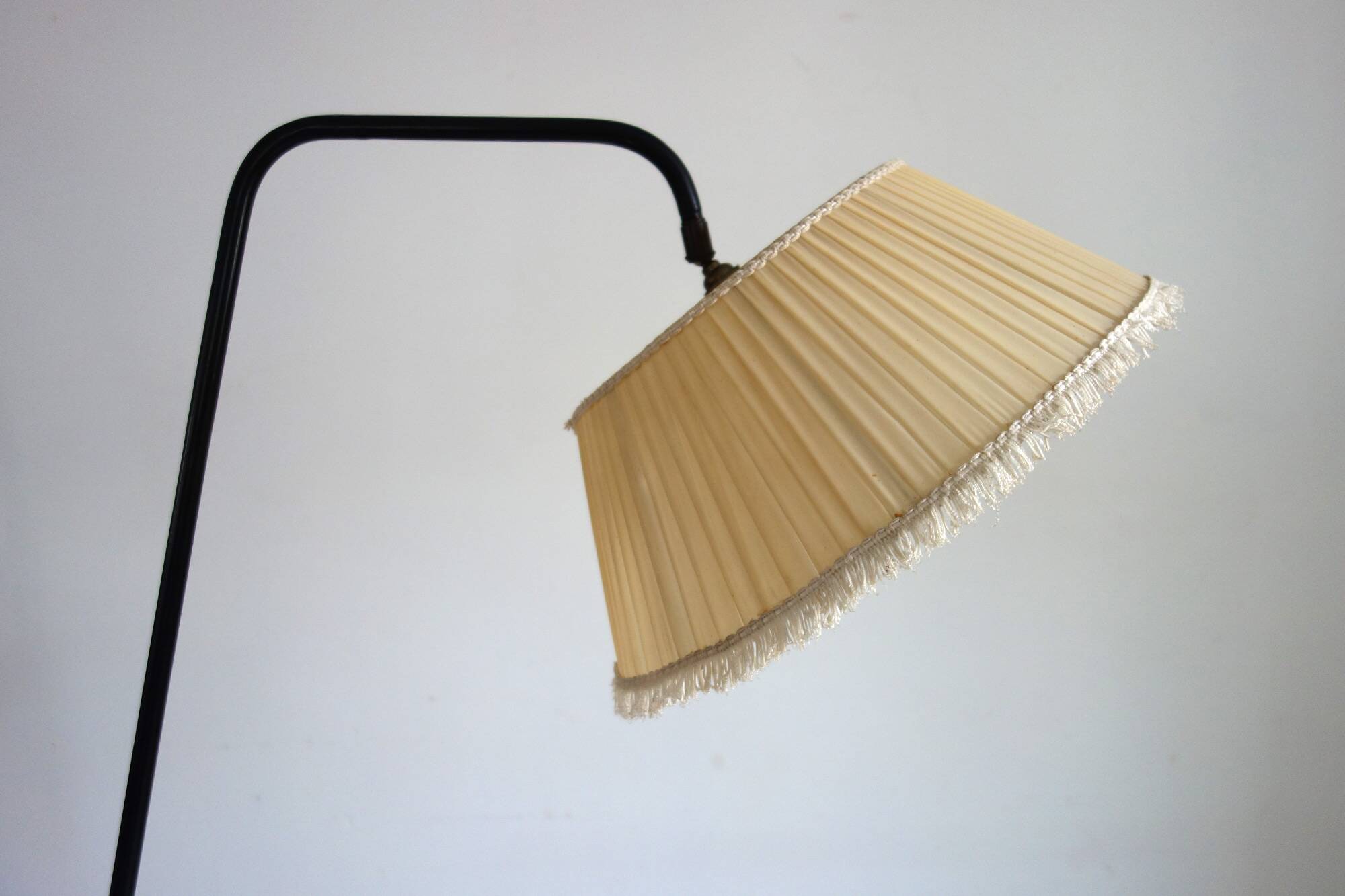 Tripod reading lamp in metal from the 50s/60s, France.