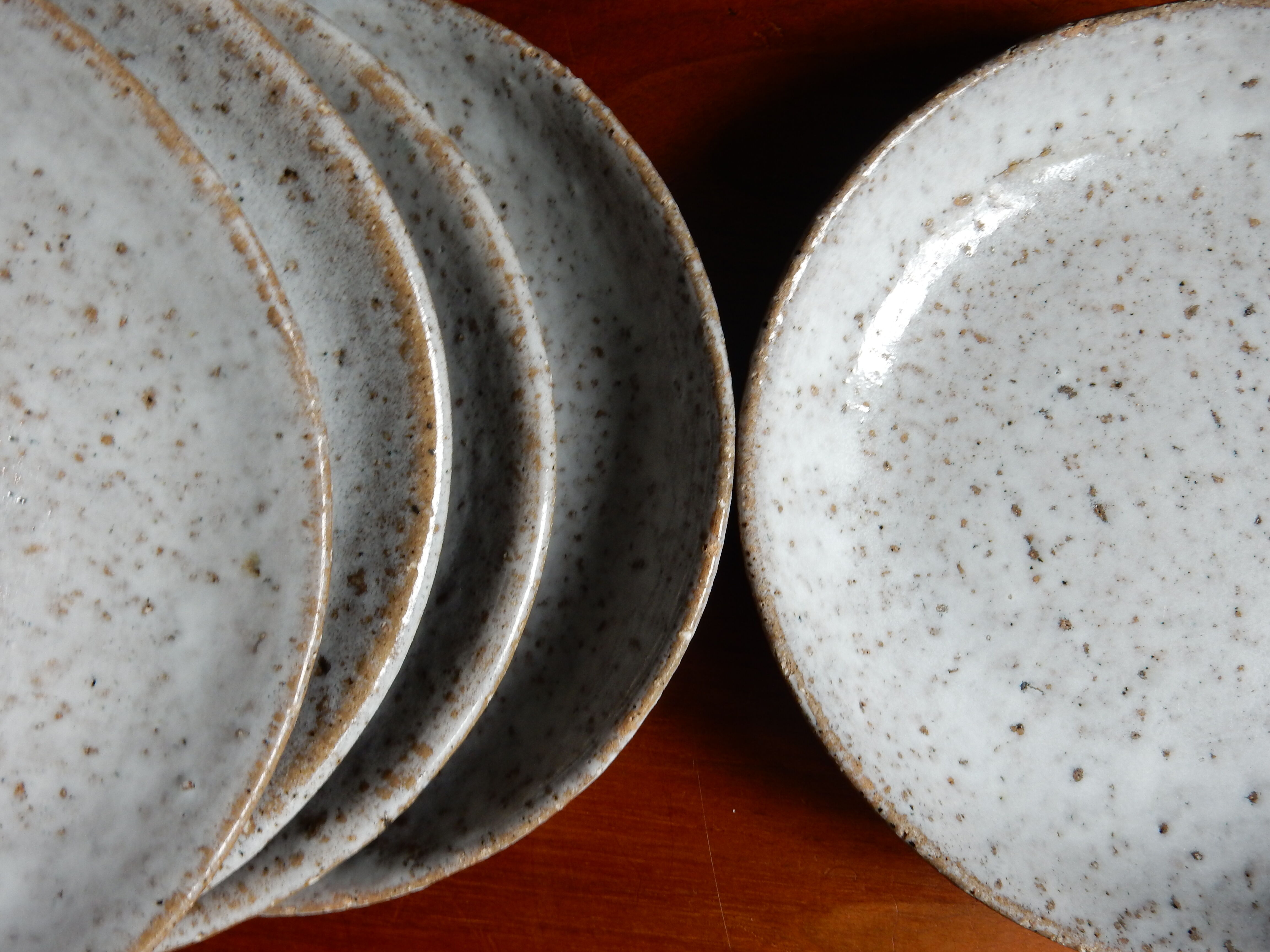 5 dessert plates in grey sandstone