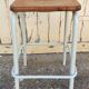 Tabouret industriel carré blanc bois et métal vintage