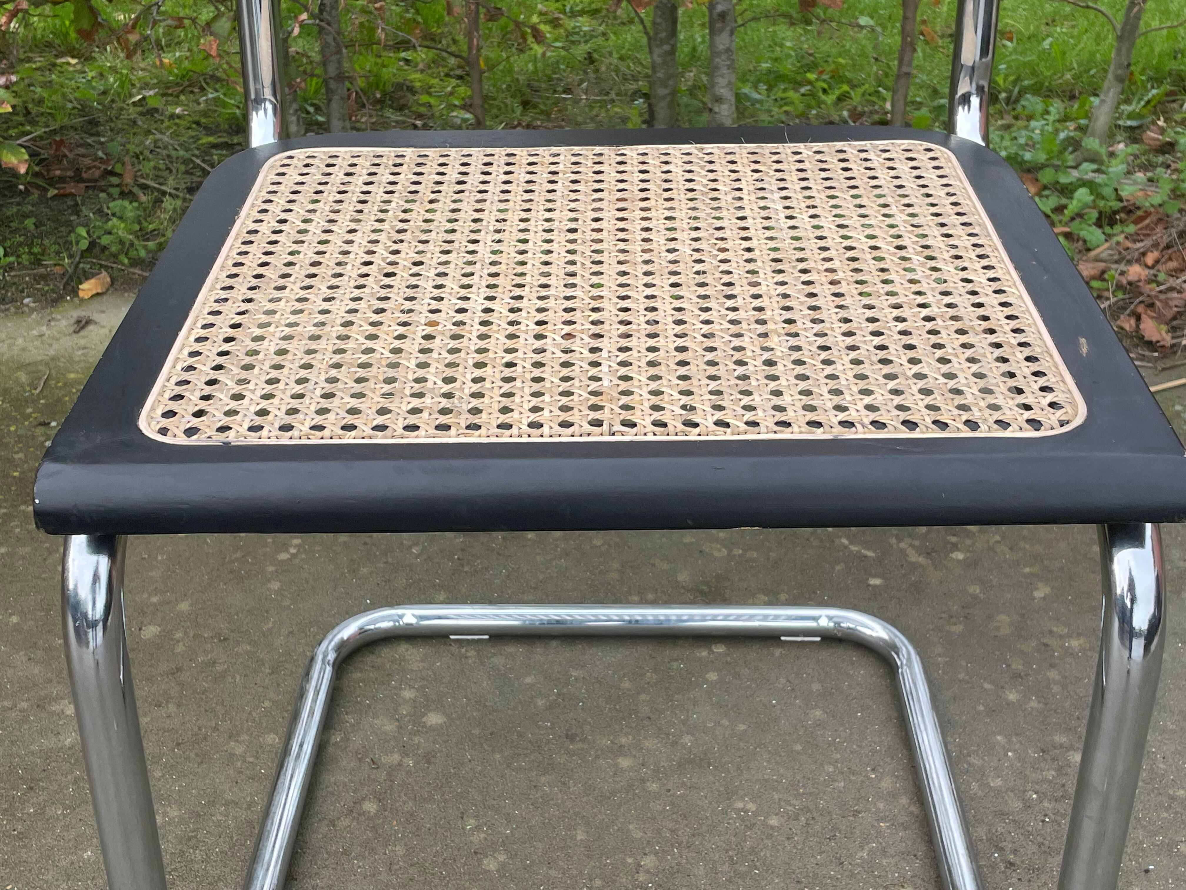 Chaise Cesca modèle b32 en chrome et noir par Marcel Breuer