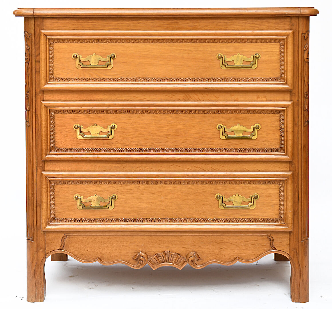 Oak chest of drawers