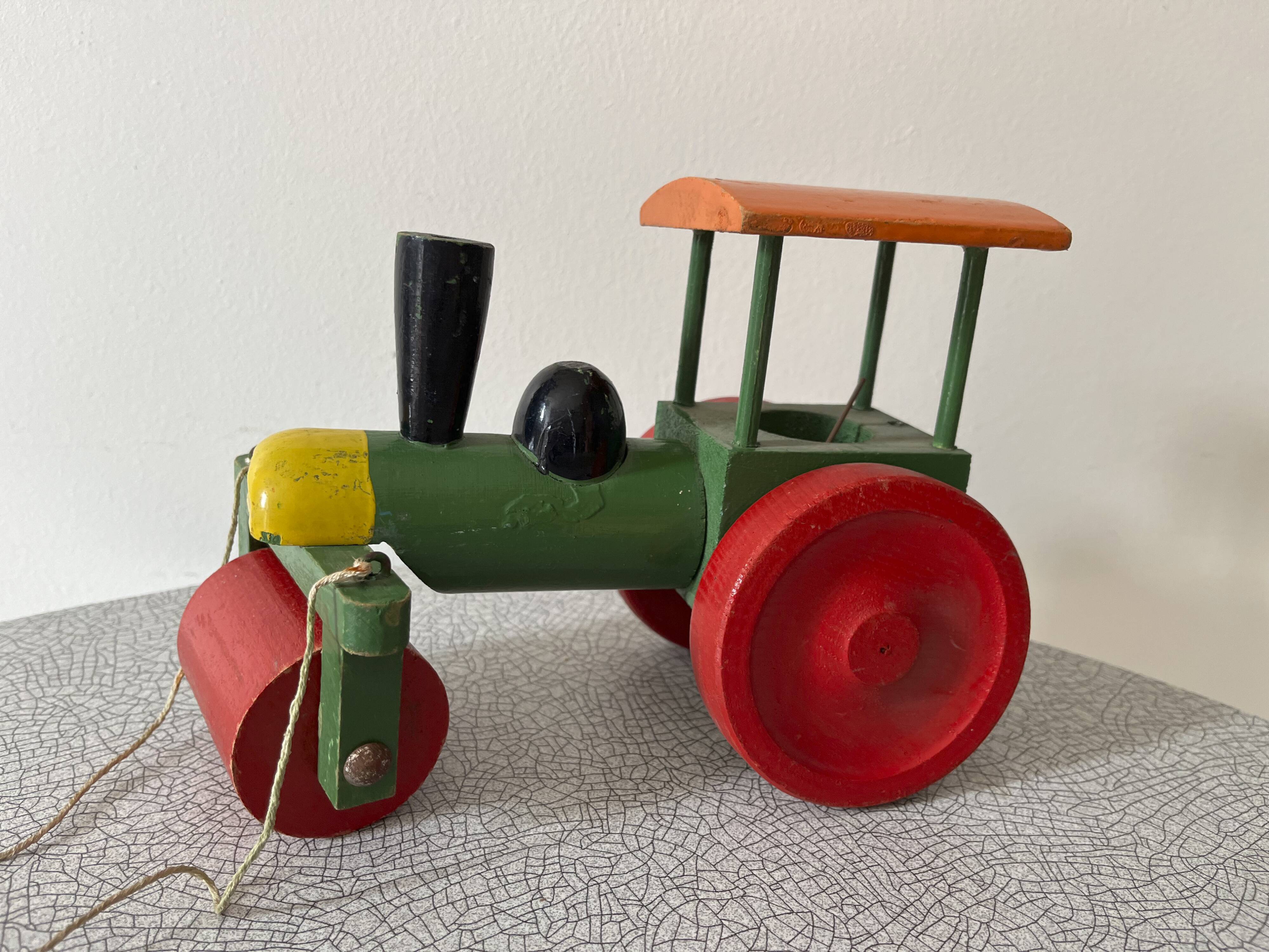 Wooden road roller tractor