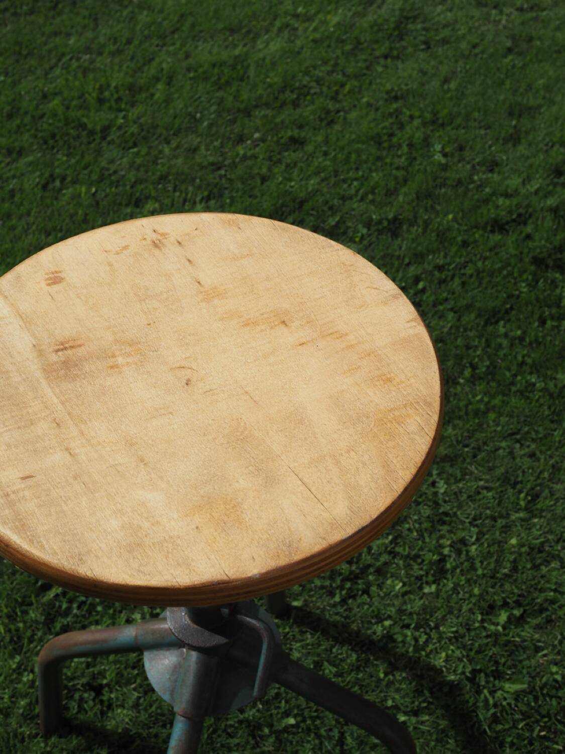 Tabouret industriel d’usine métal et bois