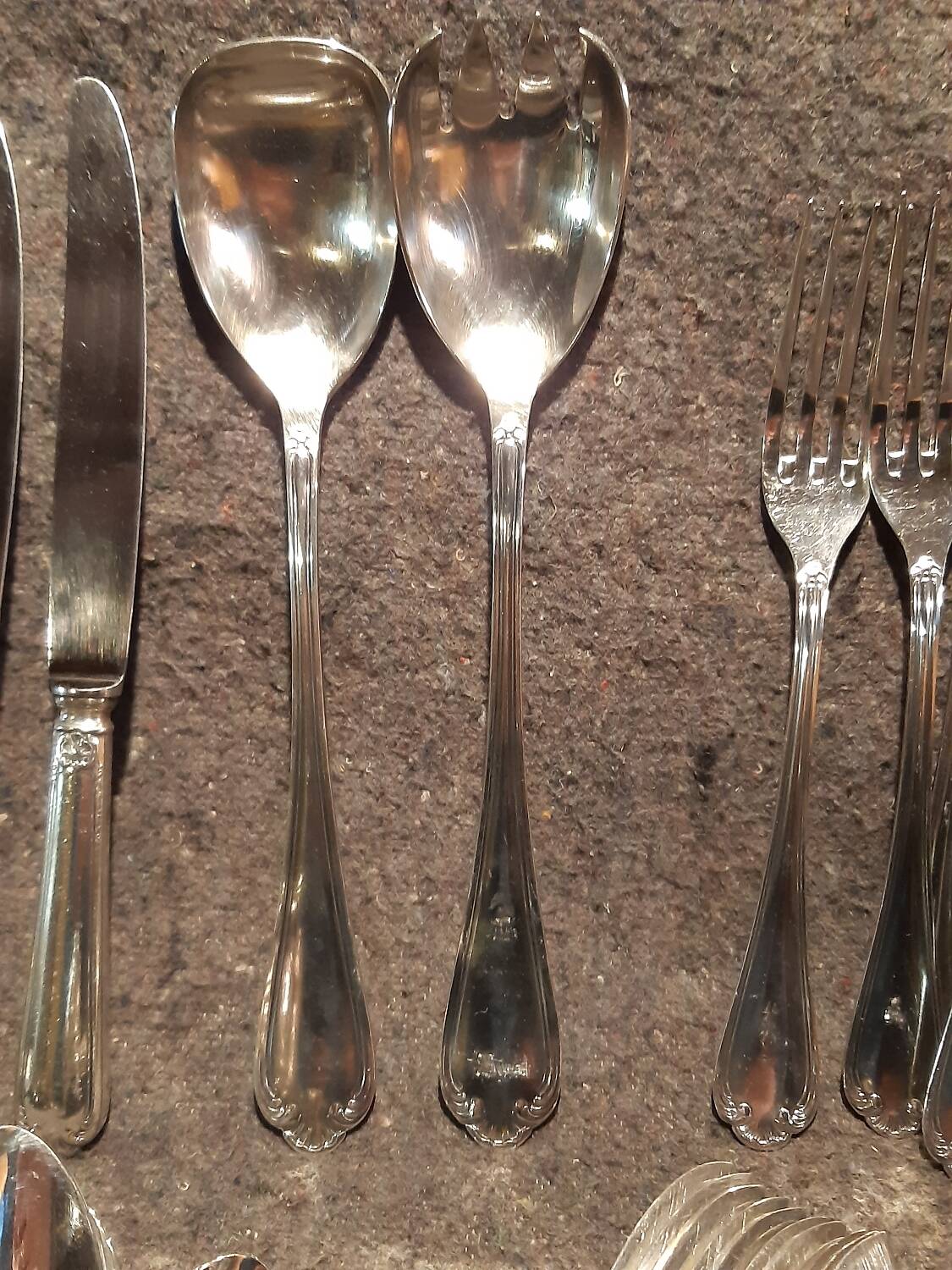 98-piece silver metal cutlery set