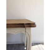 Shabby table with extension cords