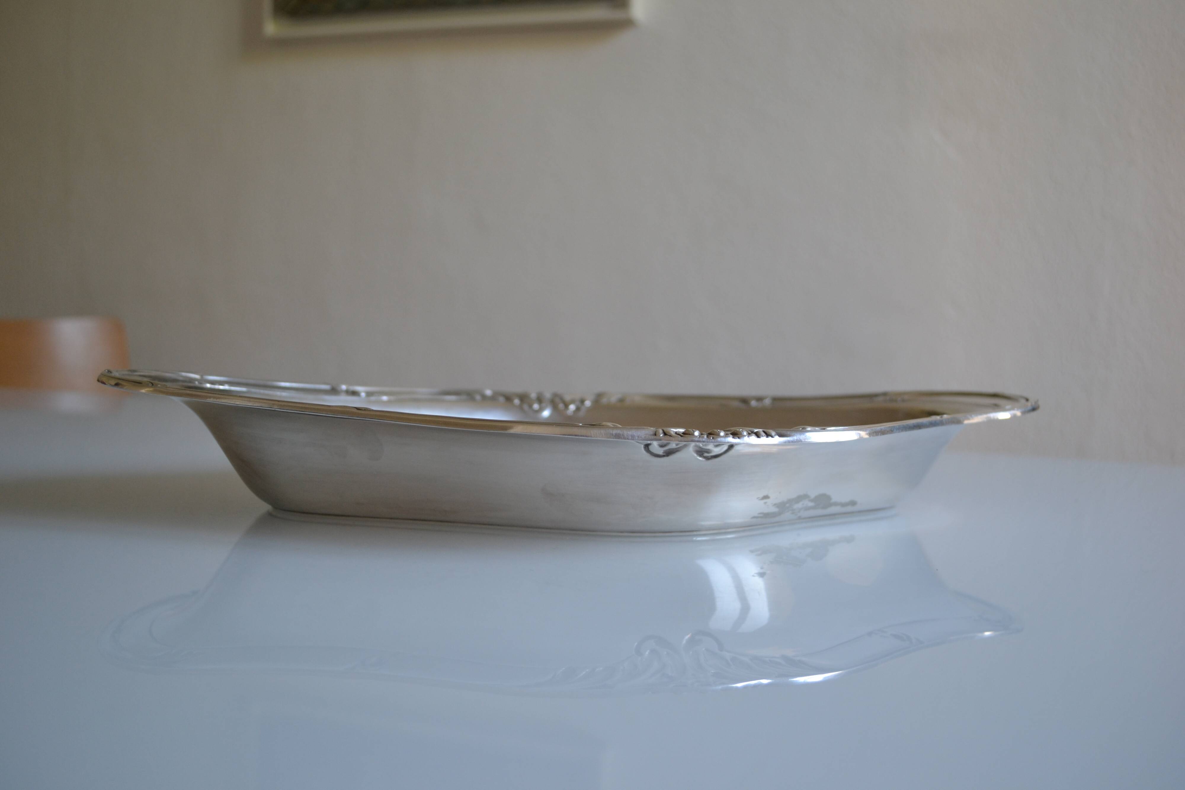 Flat basket cup in silver metal