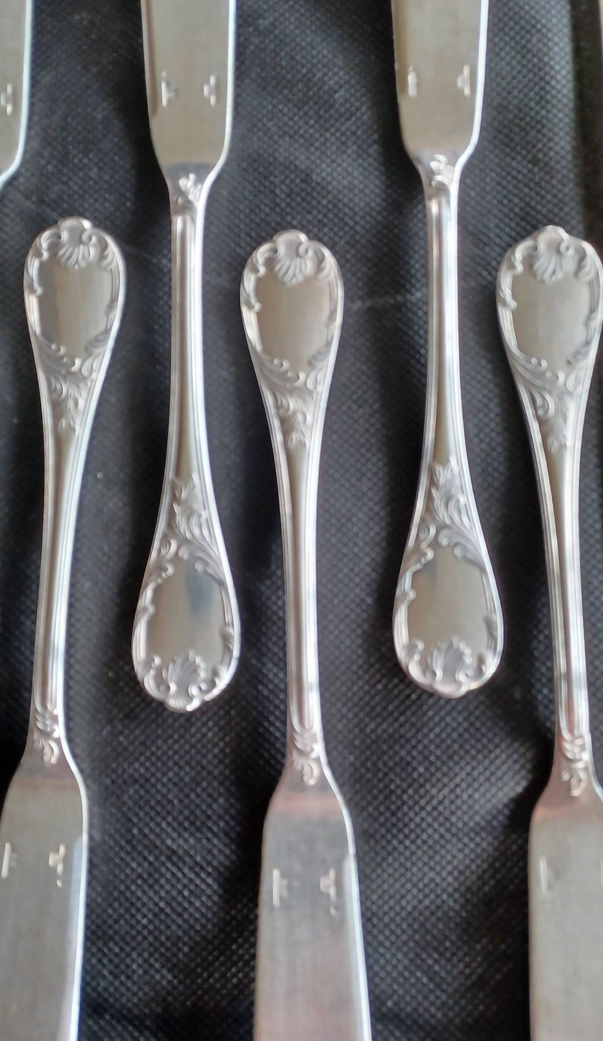 12 silver-plated fish knives by the silversmith Christofle, Marly model, 20 cm.