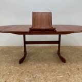 Mid century dining oval table by V.b.  Wilkins for Gplan