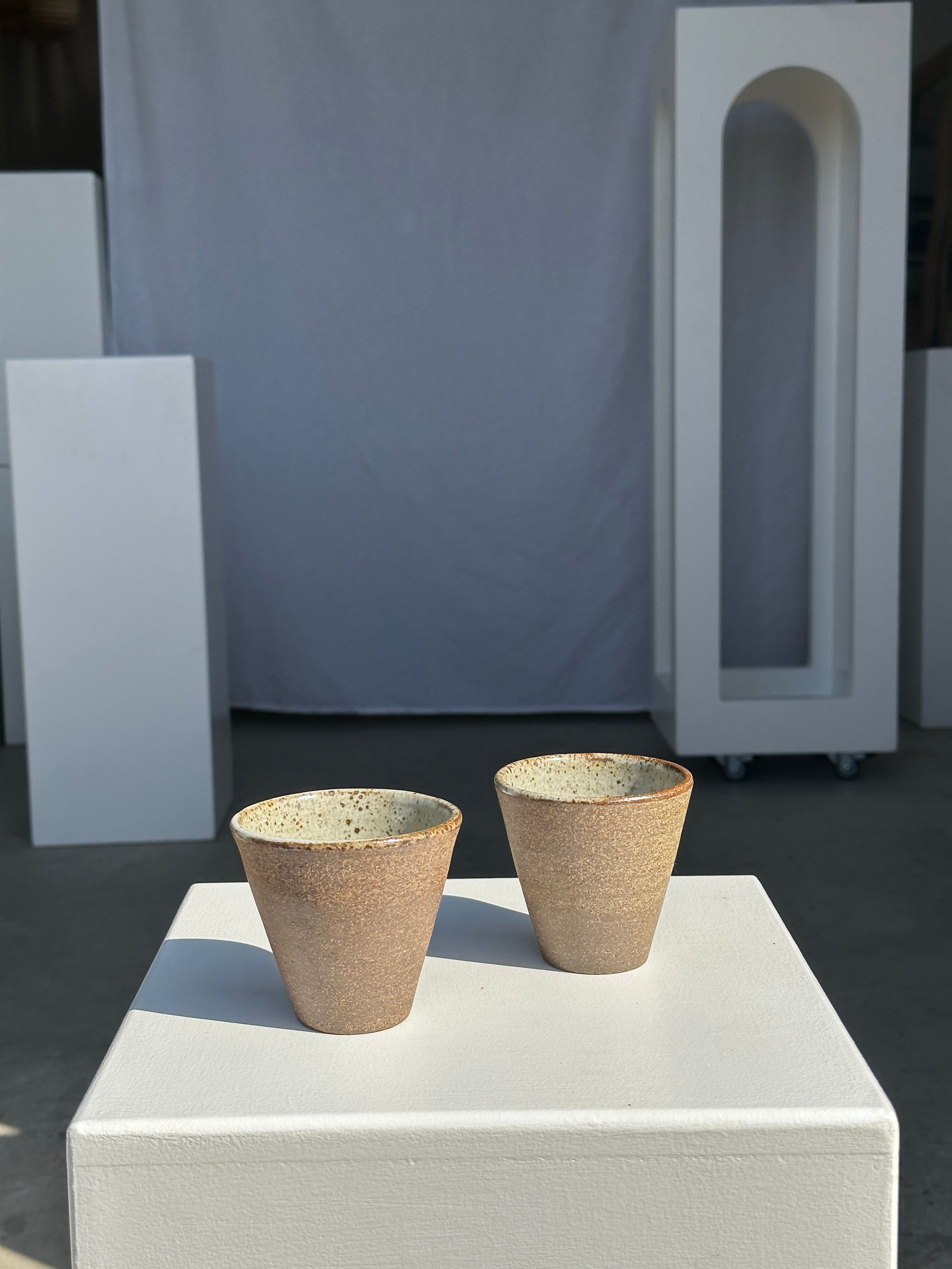 Lot de 2 tasses en céramique indonésienne (mat brun)