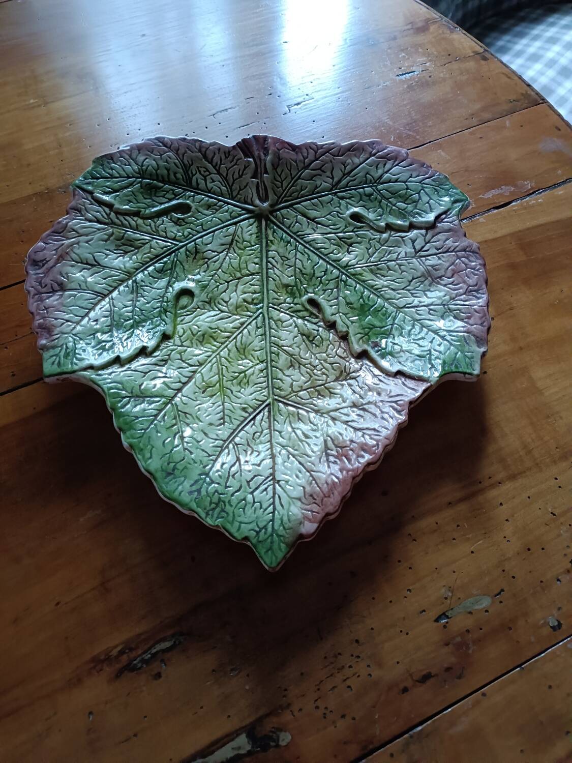 Vine leaf slip pocket emptier