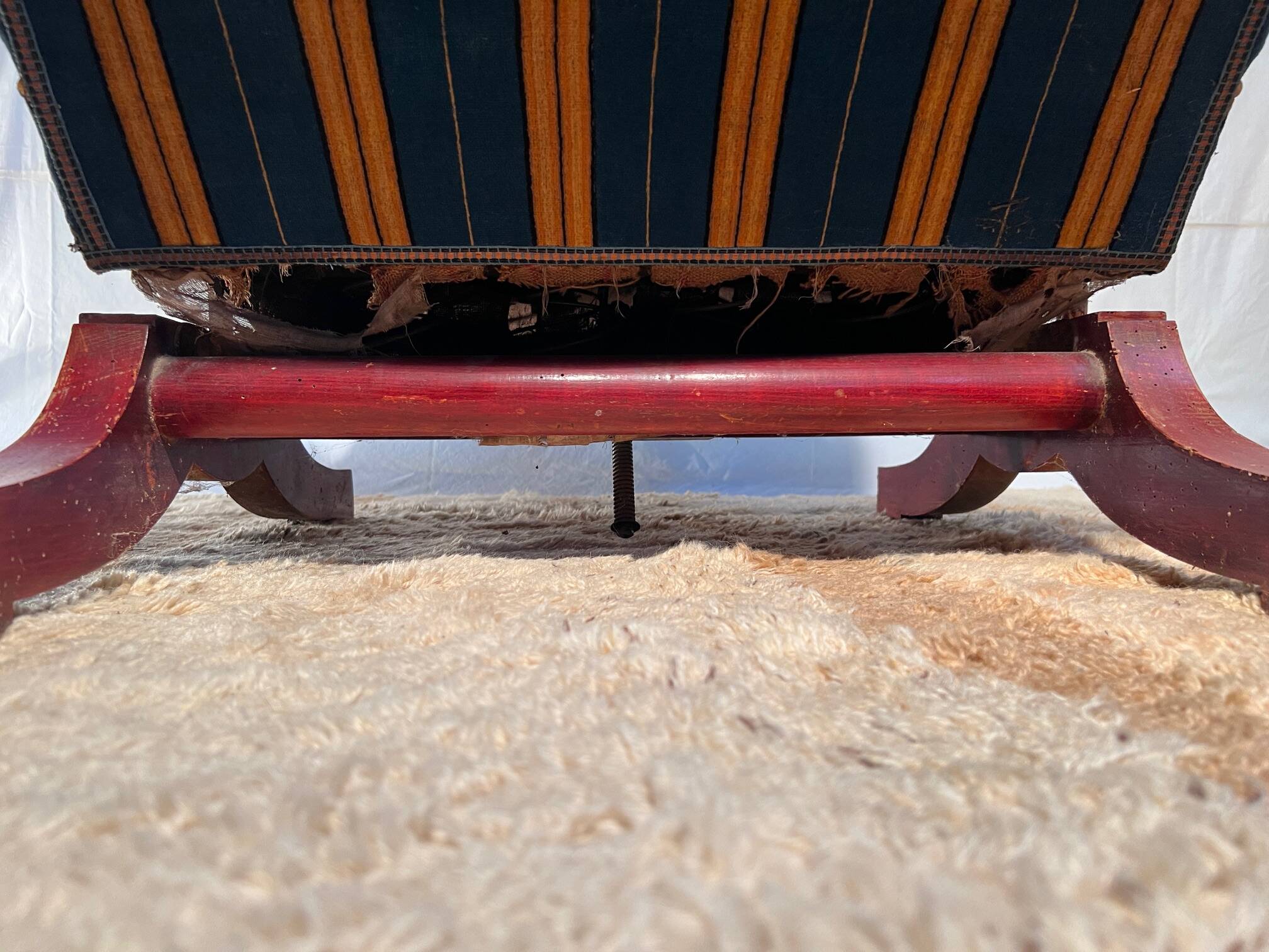 Dr Pascaud's Le Surrepos lounge chair, 1920s velvet chaise longue