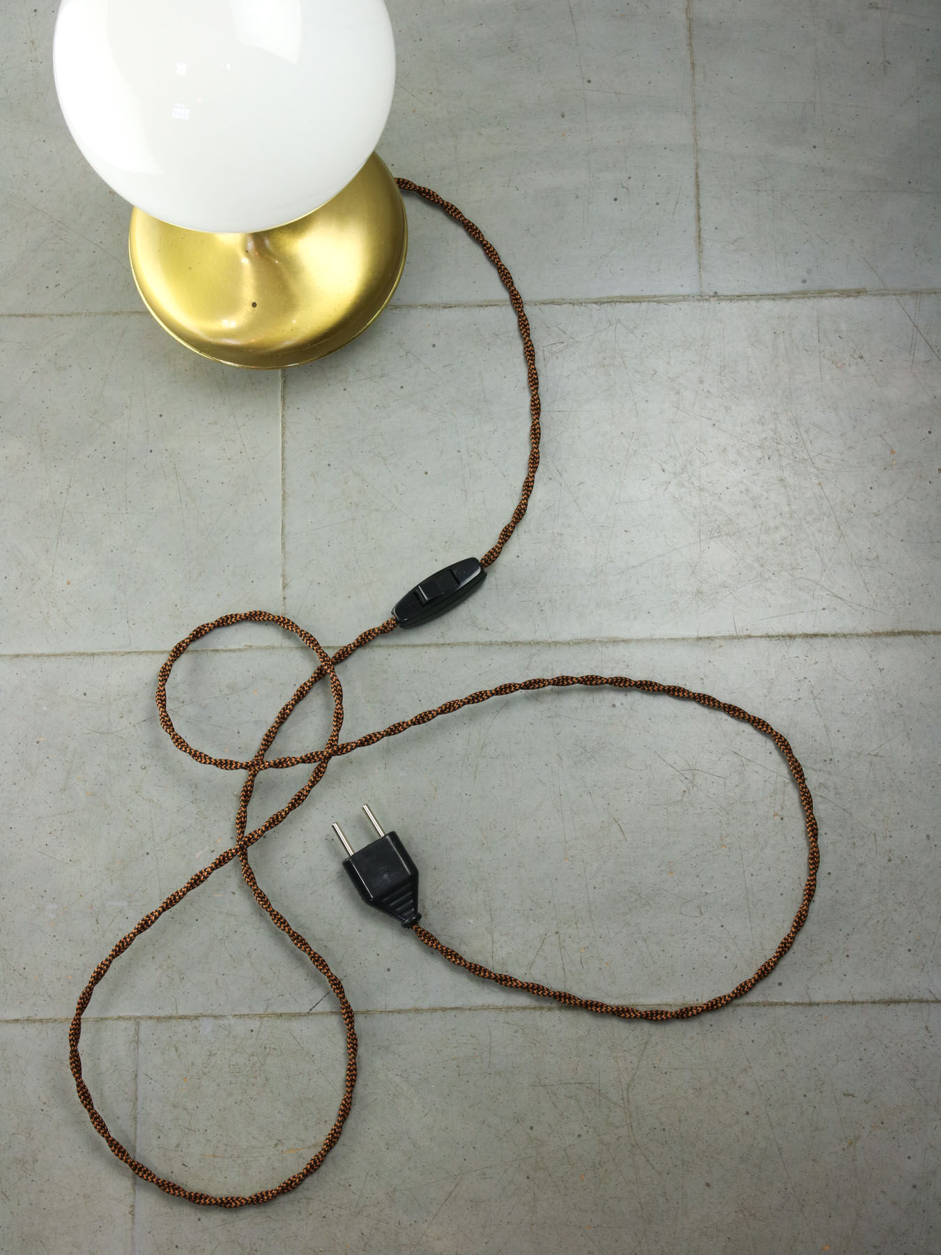 Italian mid-century modern brass & opaline glass table lamp