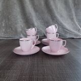 Tasses et soucoupes rose poudré