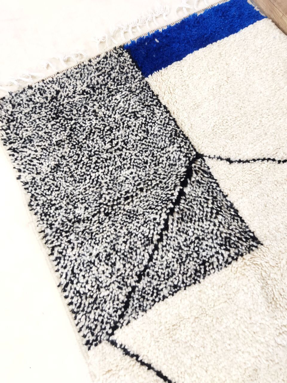 Moroccan berbere carpet 174x109cm