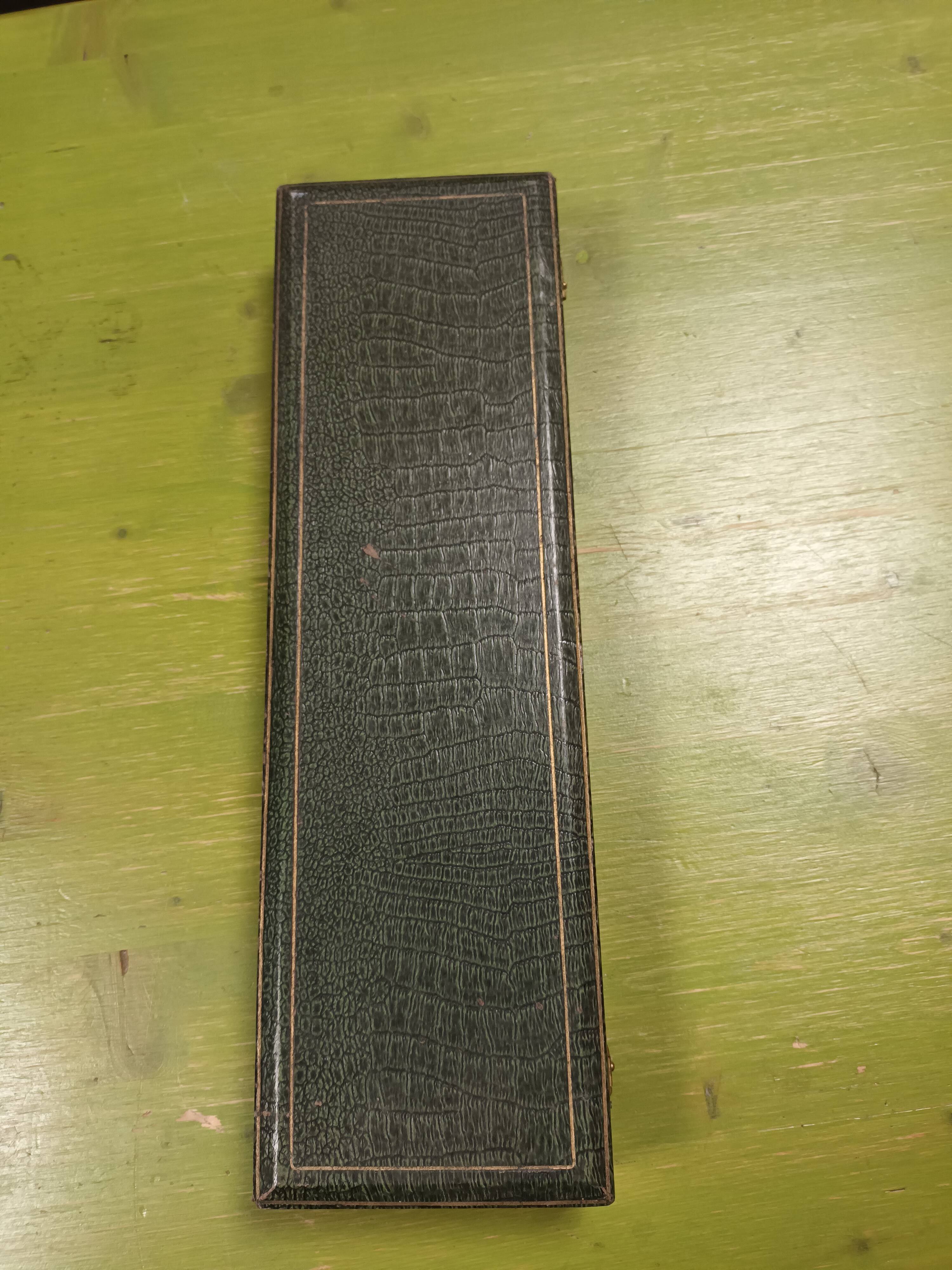 Silver metal cover and horn