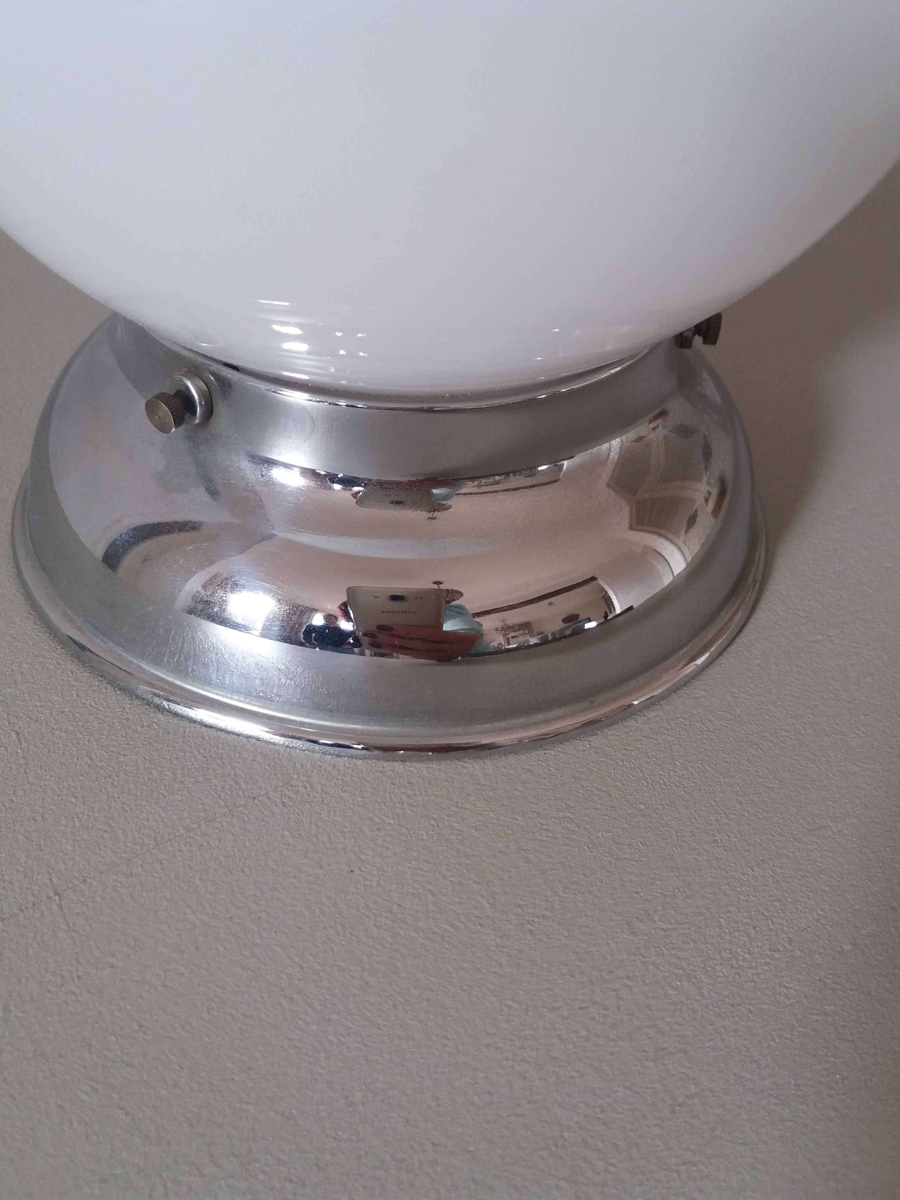 Ceiling ball in opaline