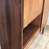 Meuble Mid-Century en bois de rose marron, années 1960 — abattant, tiroir et porte verrouillable