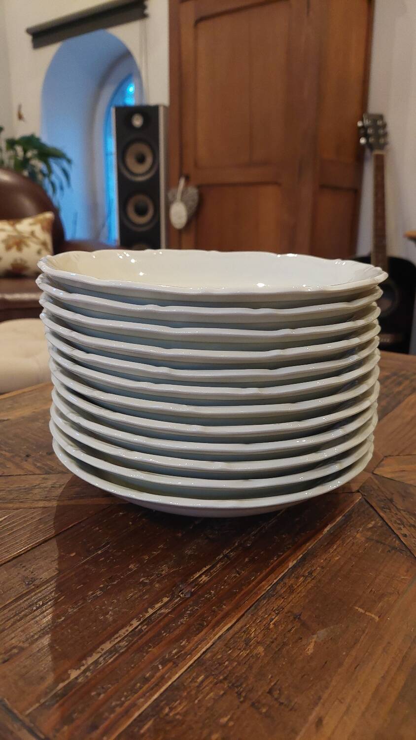 Set of 12 Sologne Larchevêque porcelain plates