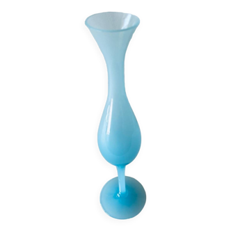 Vase ancien en opaline bleue