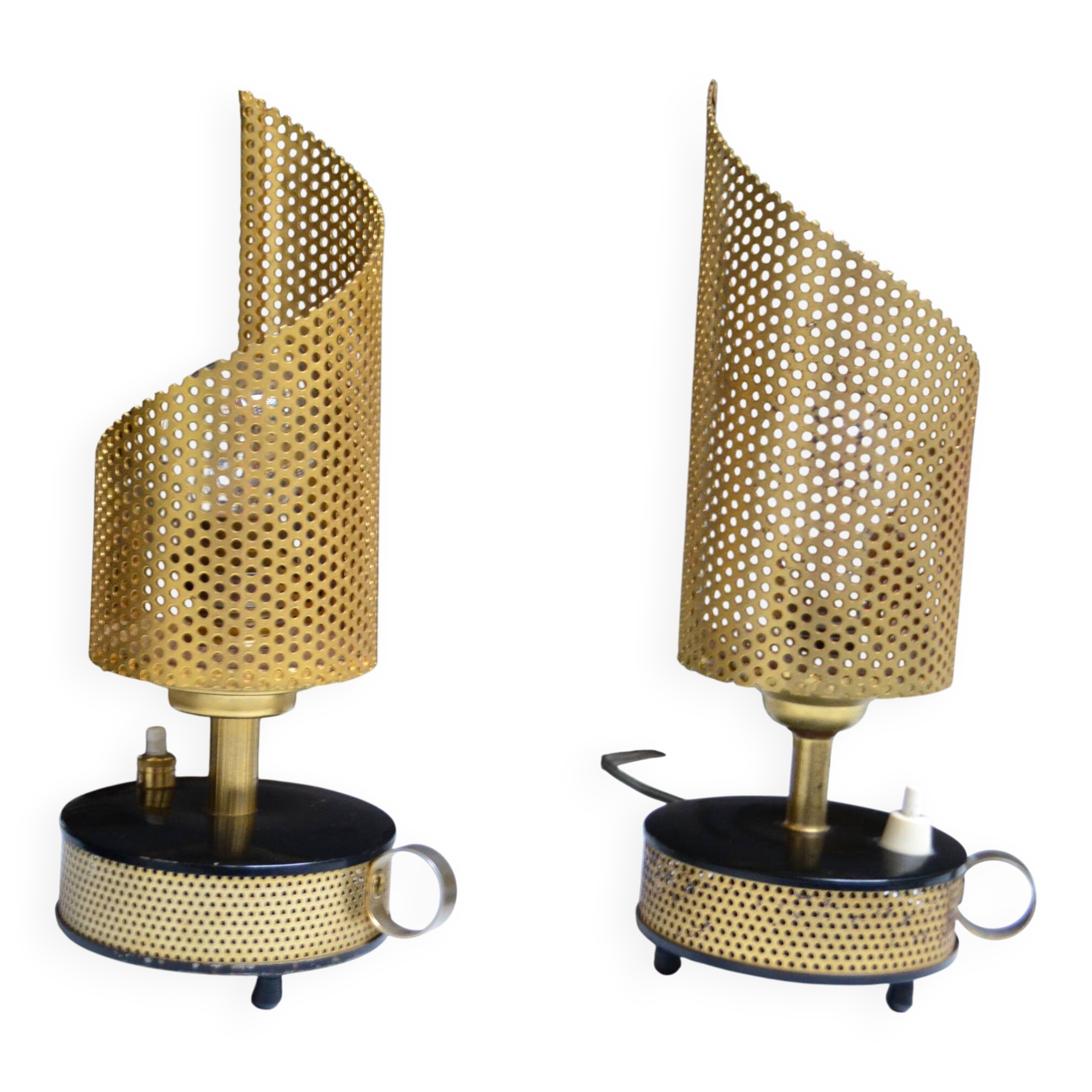 Paire de lampes métal perforé style Mategot années 50