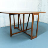McIntosh round folding table