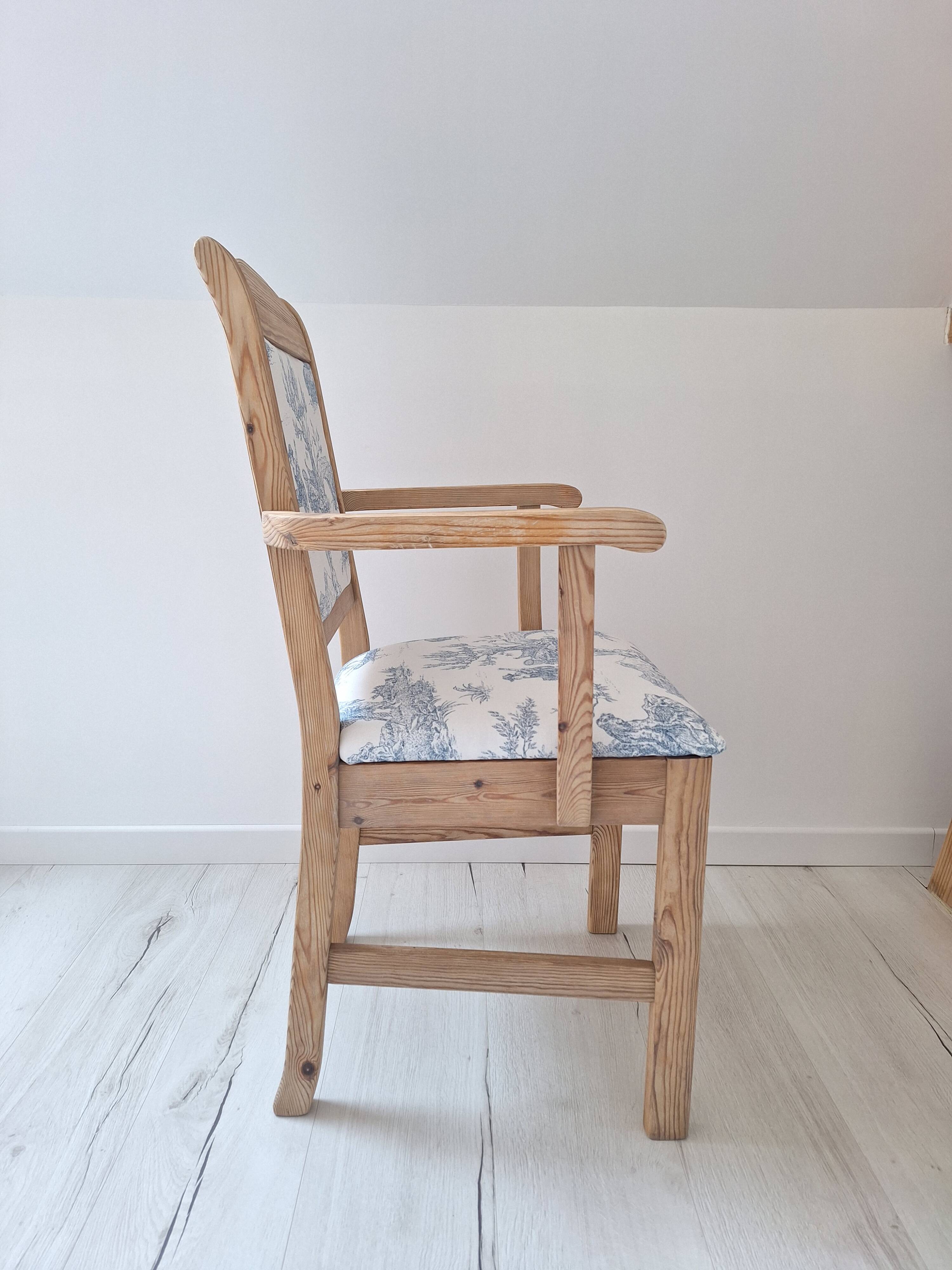 Chair / Armchair in solid wood and blue toile de Jouy