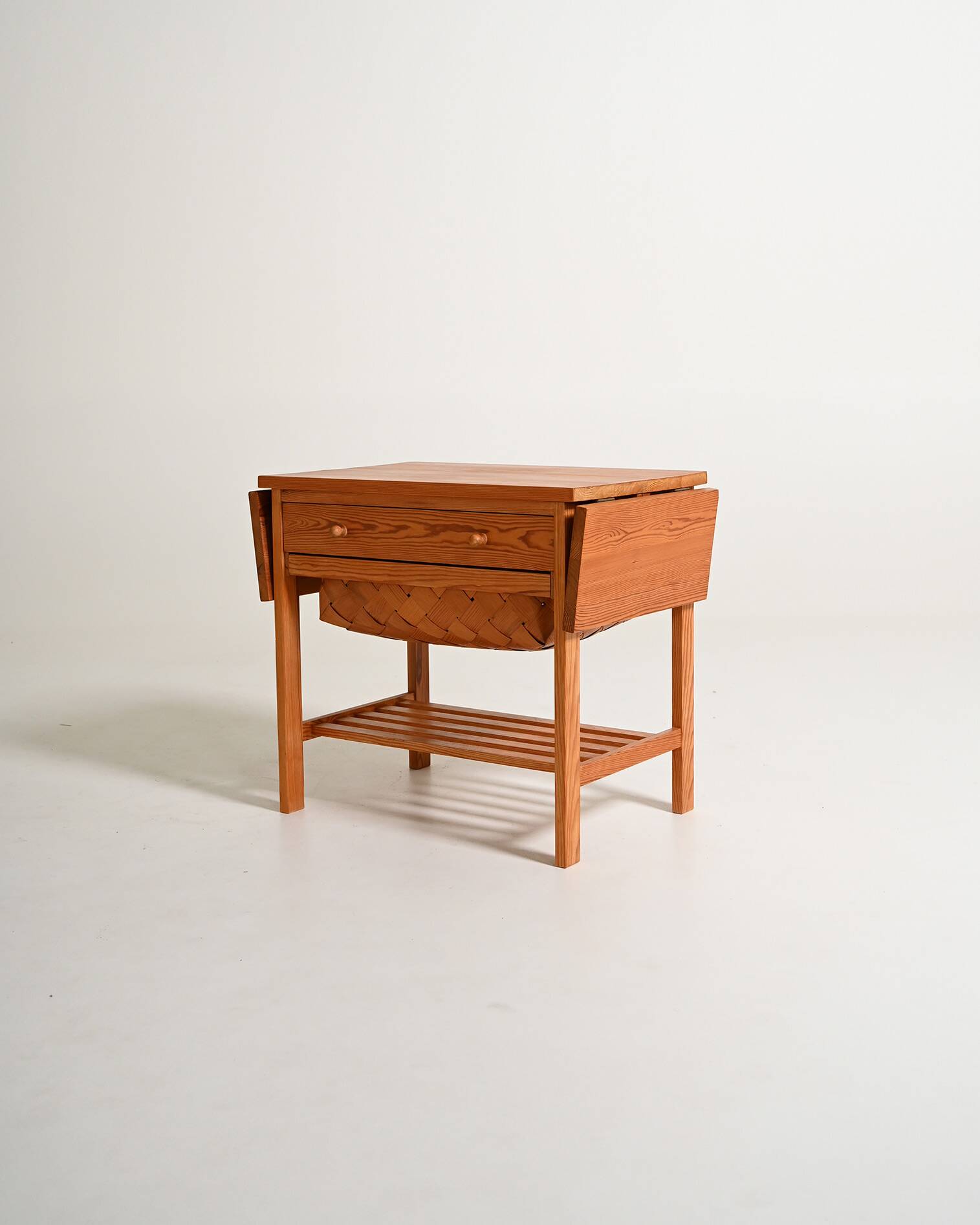 Table d'appoint en pin scandinave, années 1950