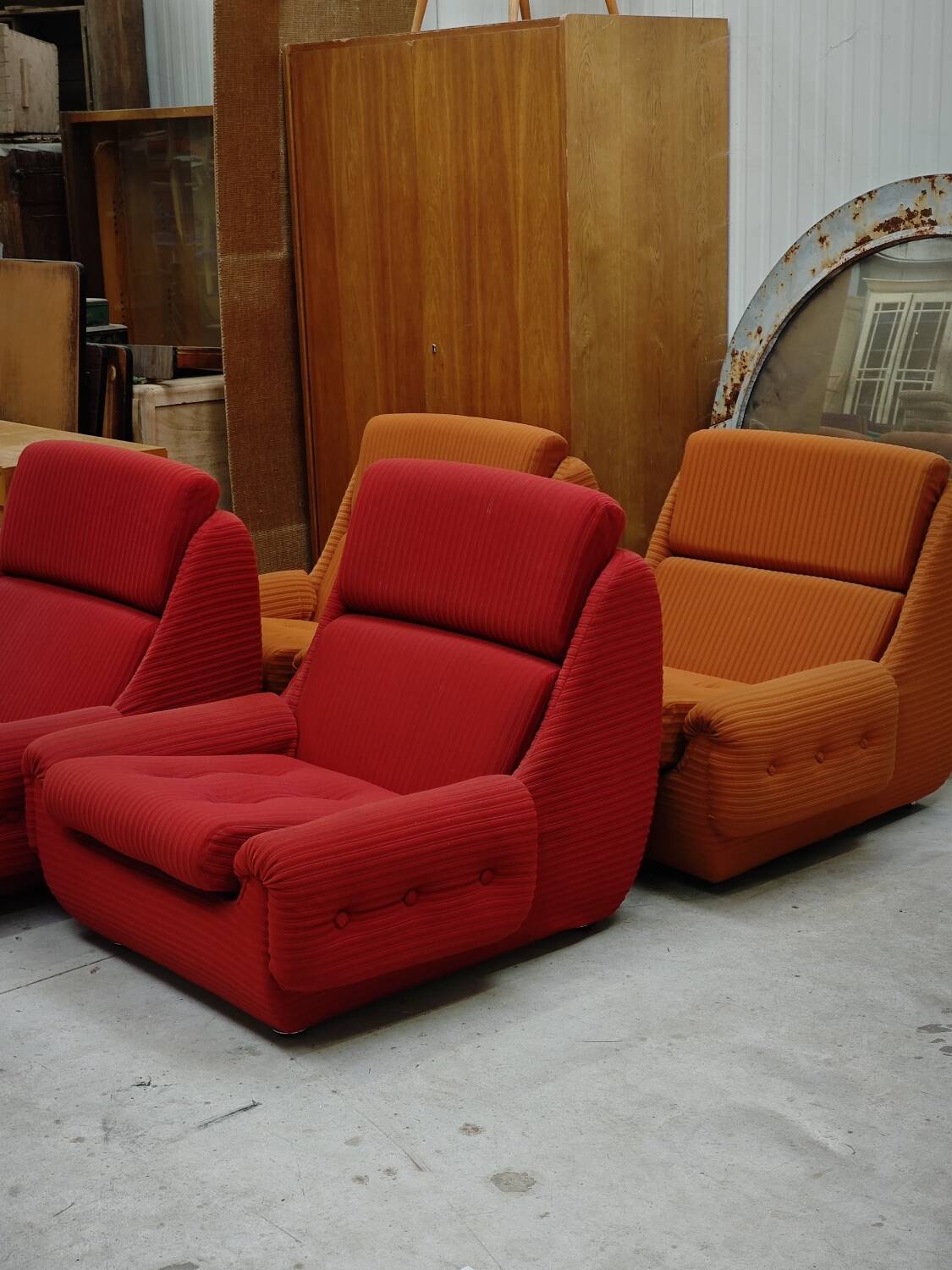 Paire de fauteuils rouge Atlantis Space Age République Tchèque 1970