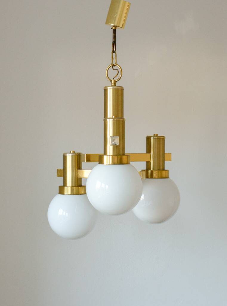 Chandelier vintage en laiton et opaline, années 1970, dans le style de Sciolari.