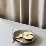 7 assiettes en grès moucheté