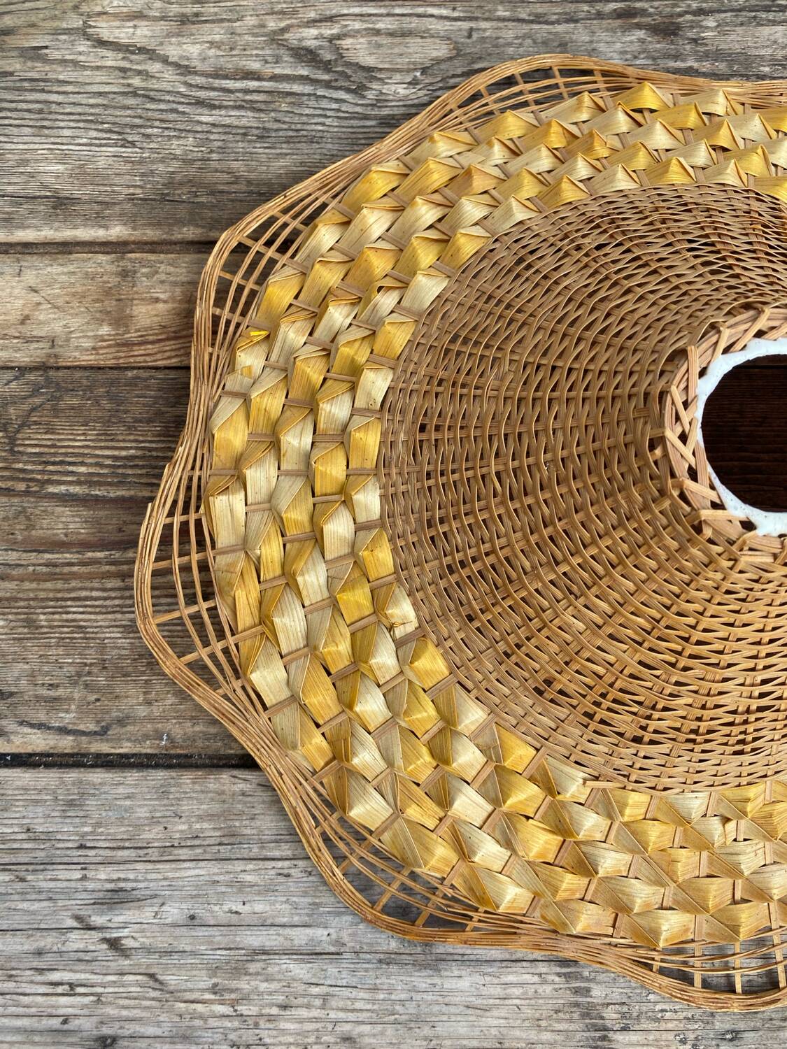 Woven wicker pendant light