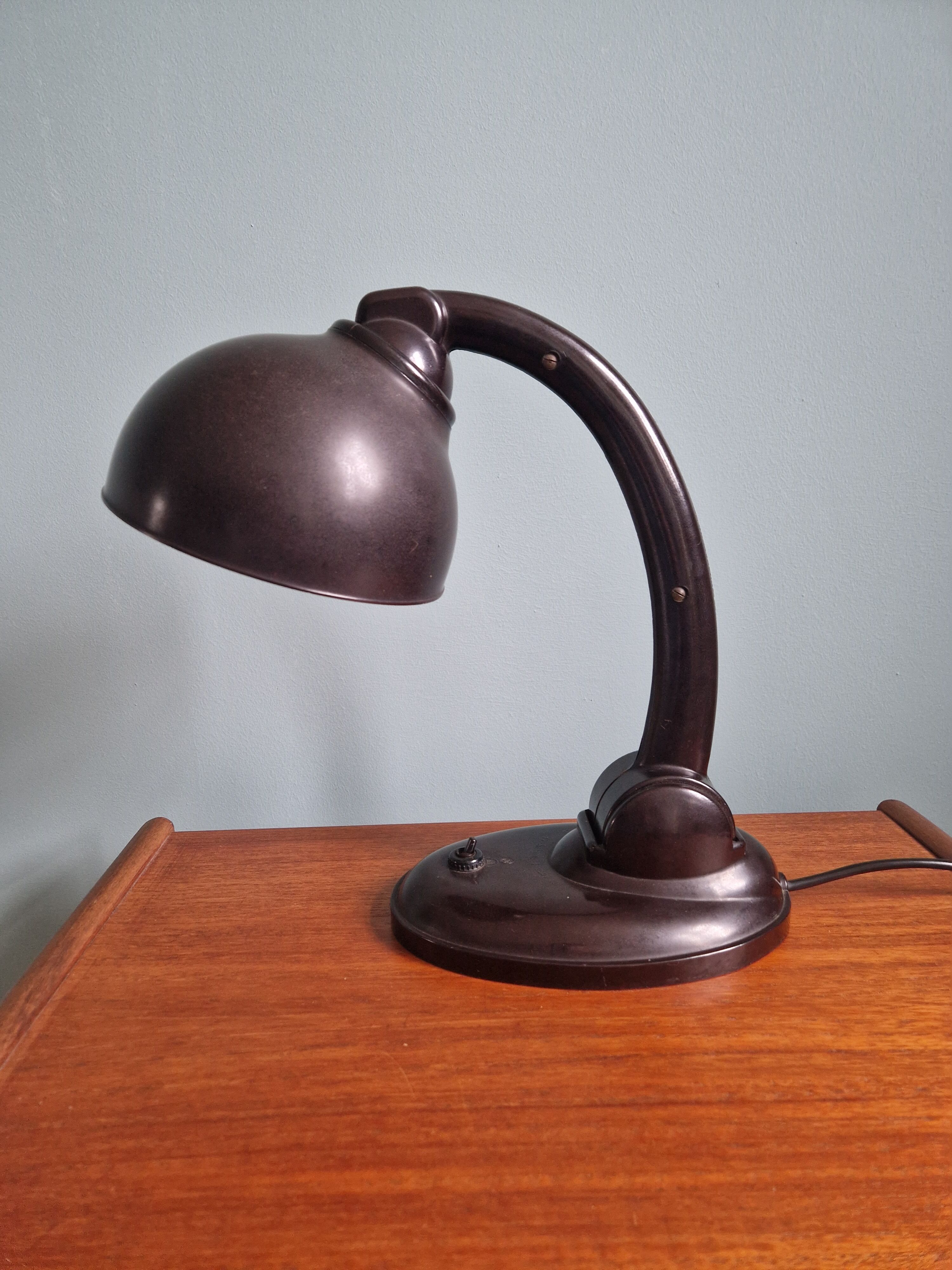 Brown Bakelite desk lamp, Eric Kirkman Cole, 1930s