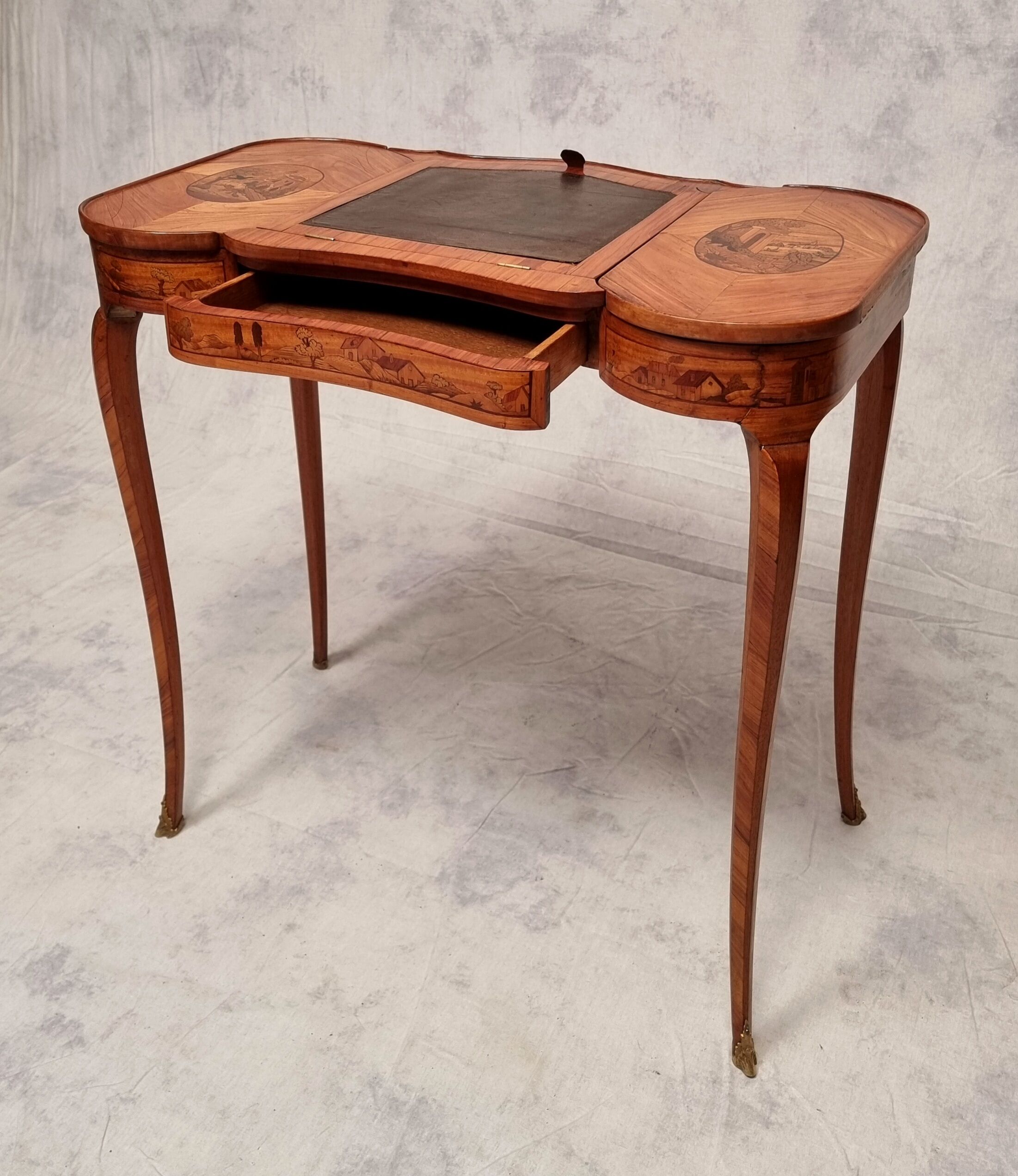 Louis XV style writing table - Bois De Rose - 19th