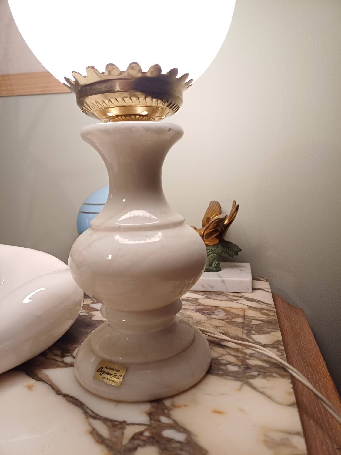 Globe lamp and alabaster base