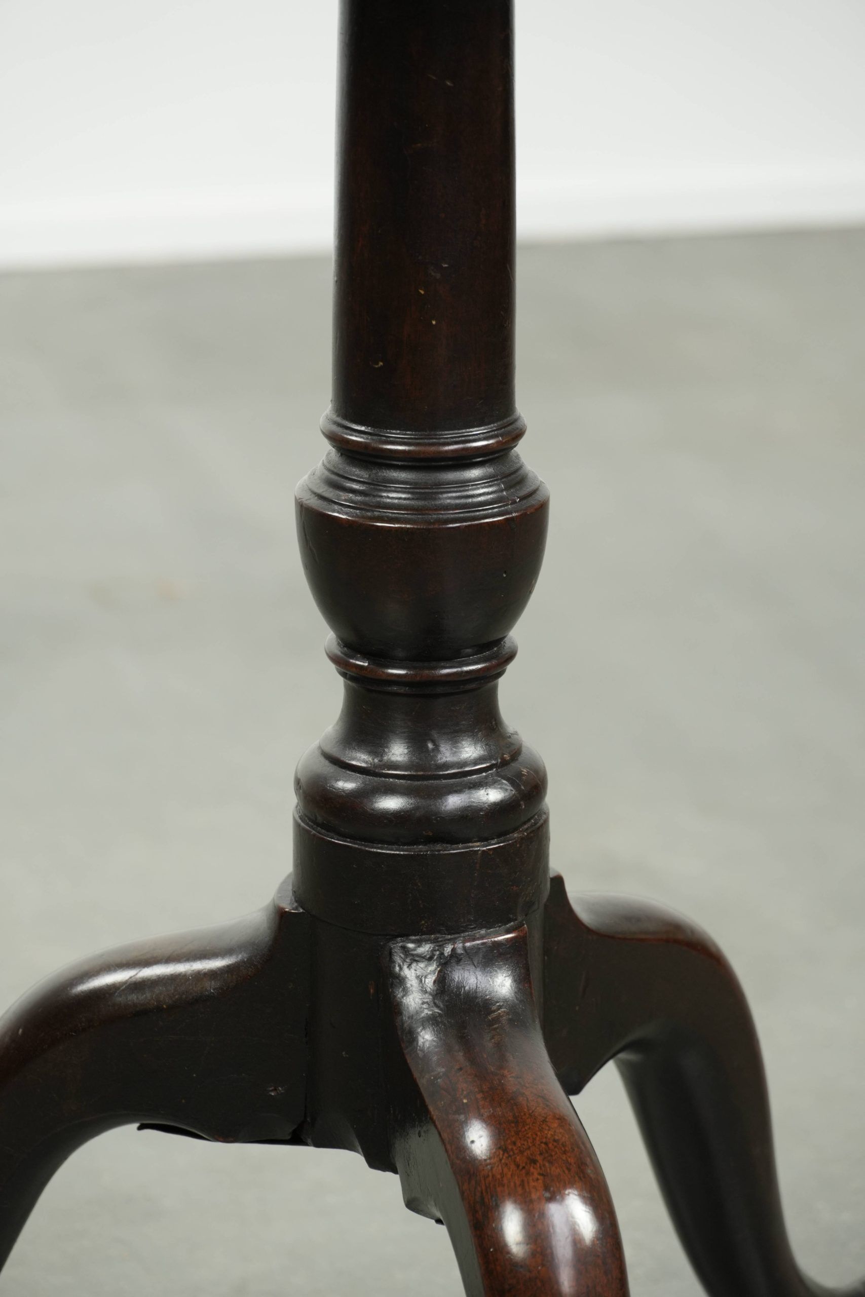 Charming antique English round side/wine table from the 19th century