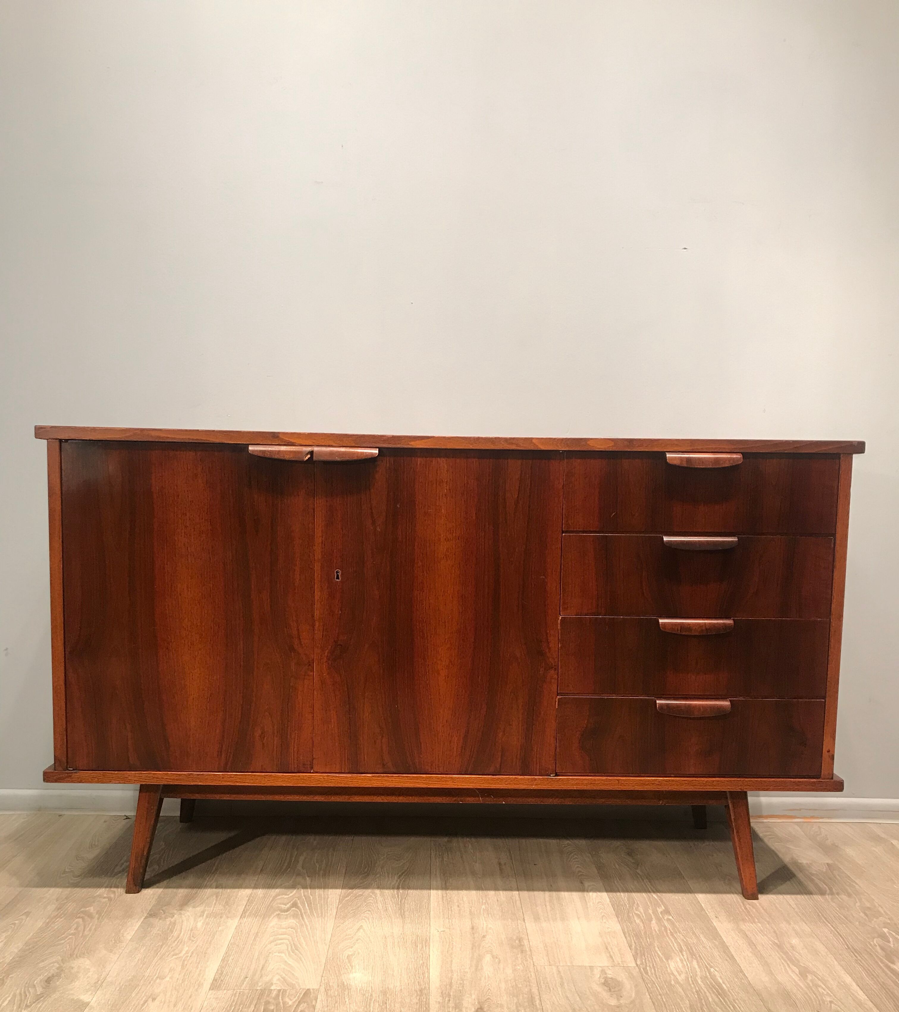 Commode Roumanie 1960