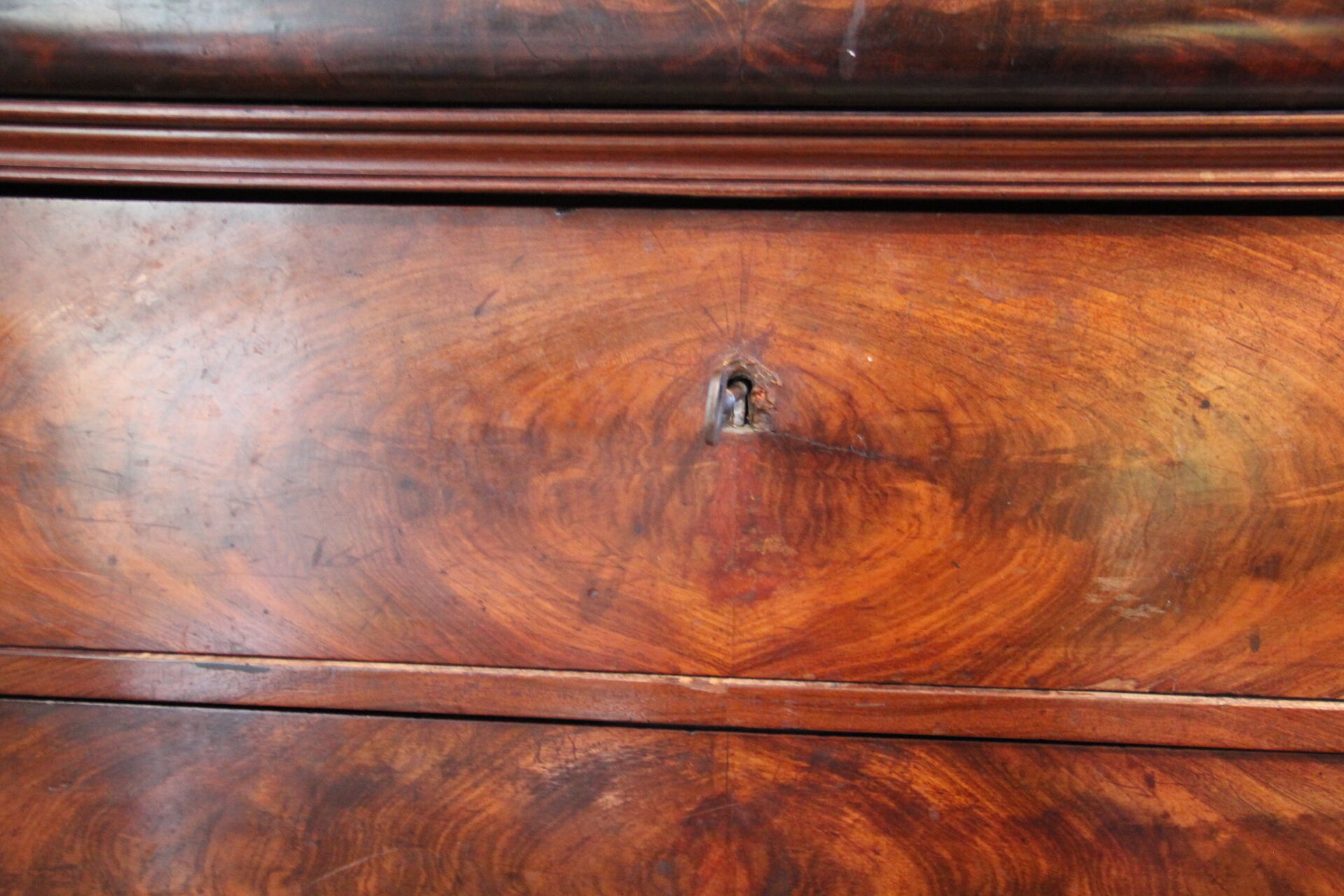Louis Philippe chest of drawers, 19th century, in mahogany, Sainte-Anne marble