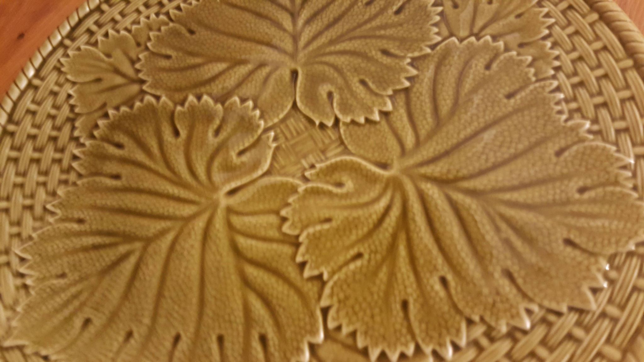 Gien Barbotine earthenware pie dish