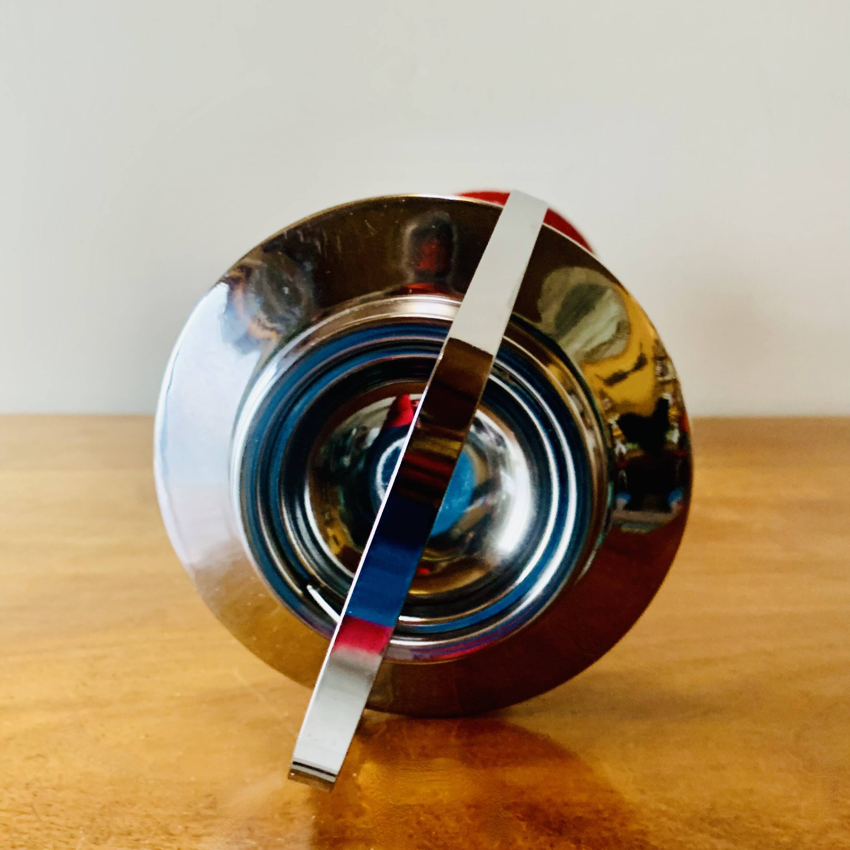 Vintage tulip ashtray on foot in red and chrome steel - Space Age Design