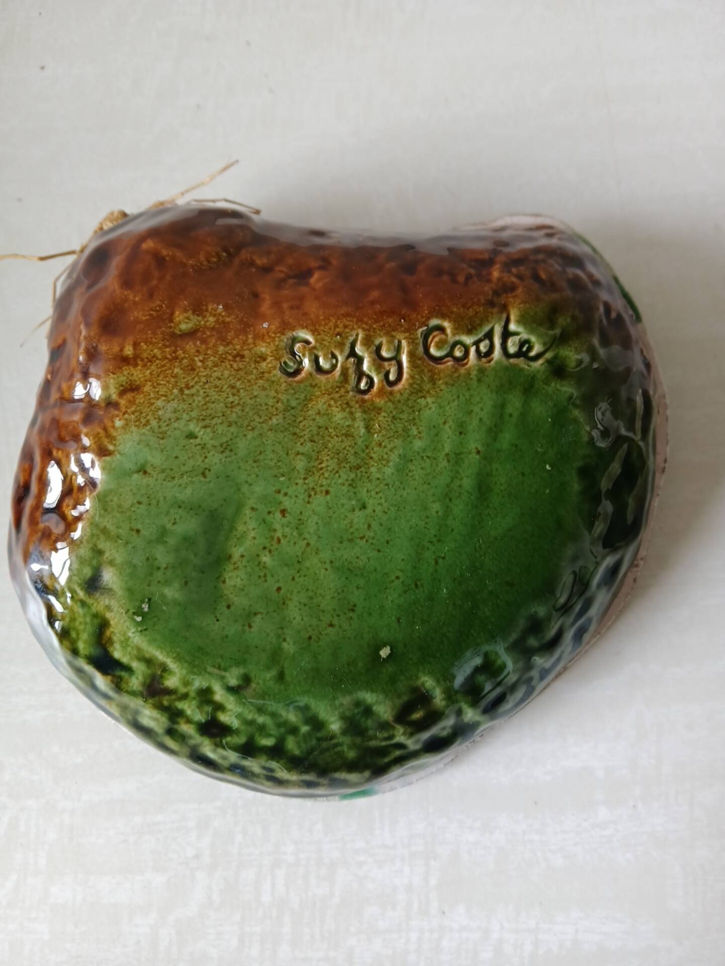 Shell-shaped ceramic dish with glaze signed Suzy Coste – vintage