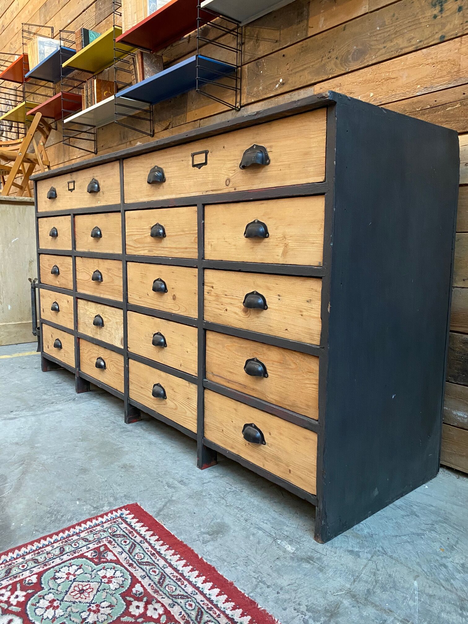 Trade cabinet with drawers