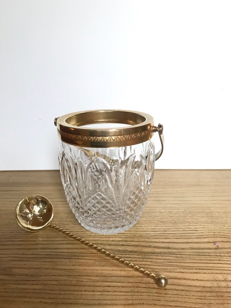 Glass ice bucket + spoonful