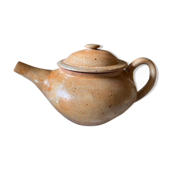 Vintage teapot in Loire sandstone