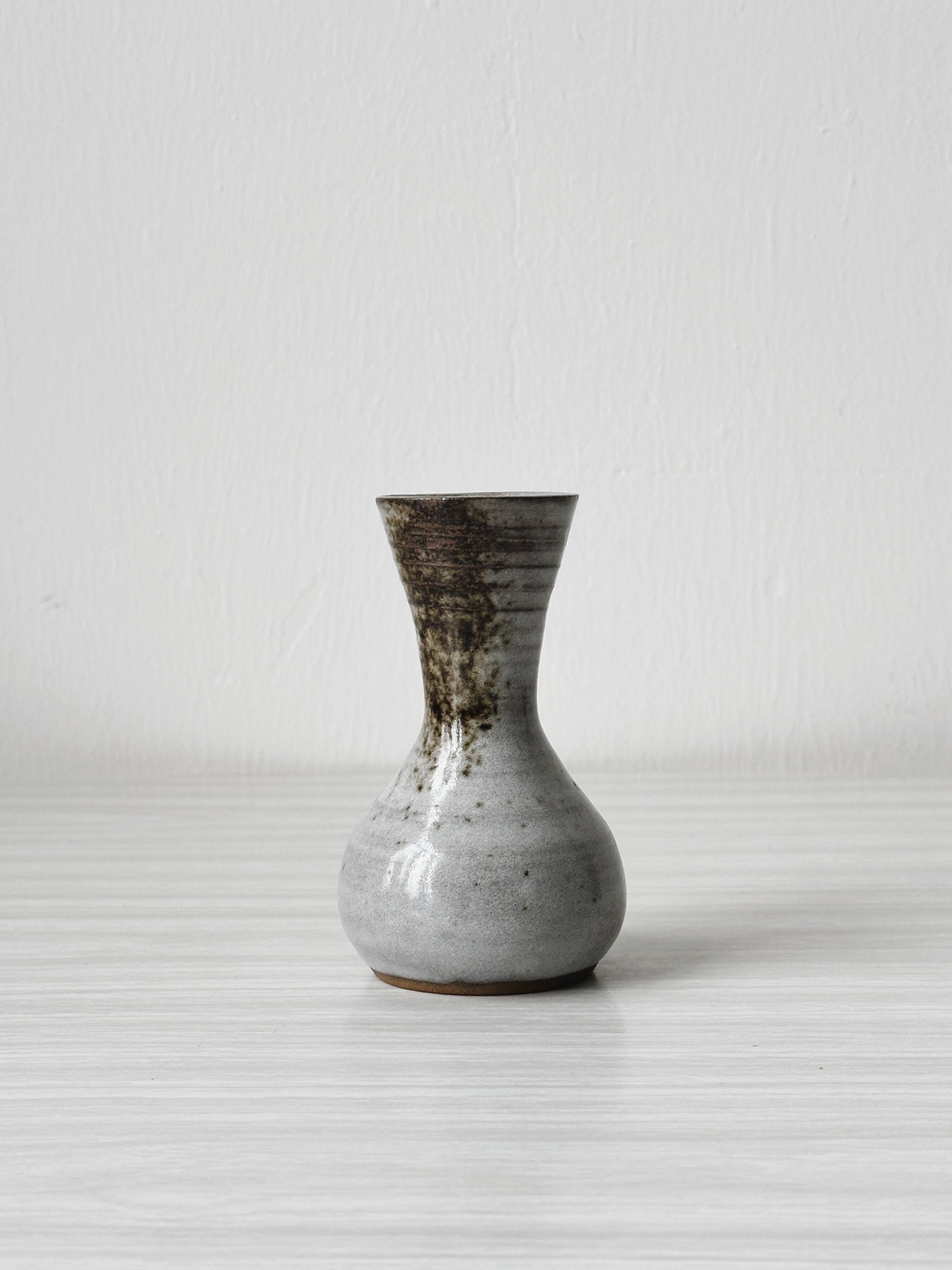 Small soliflore vase in Sandstone from the Loir Sandstone