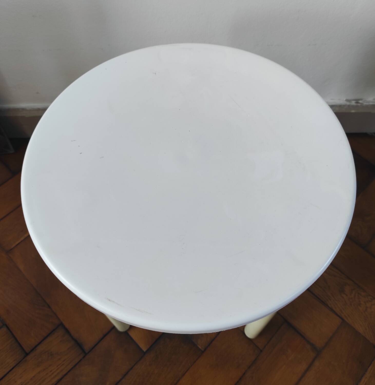 Vintage Space Age tripod stool in white plastic – Tatay, 1970s