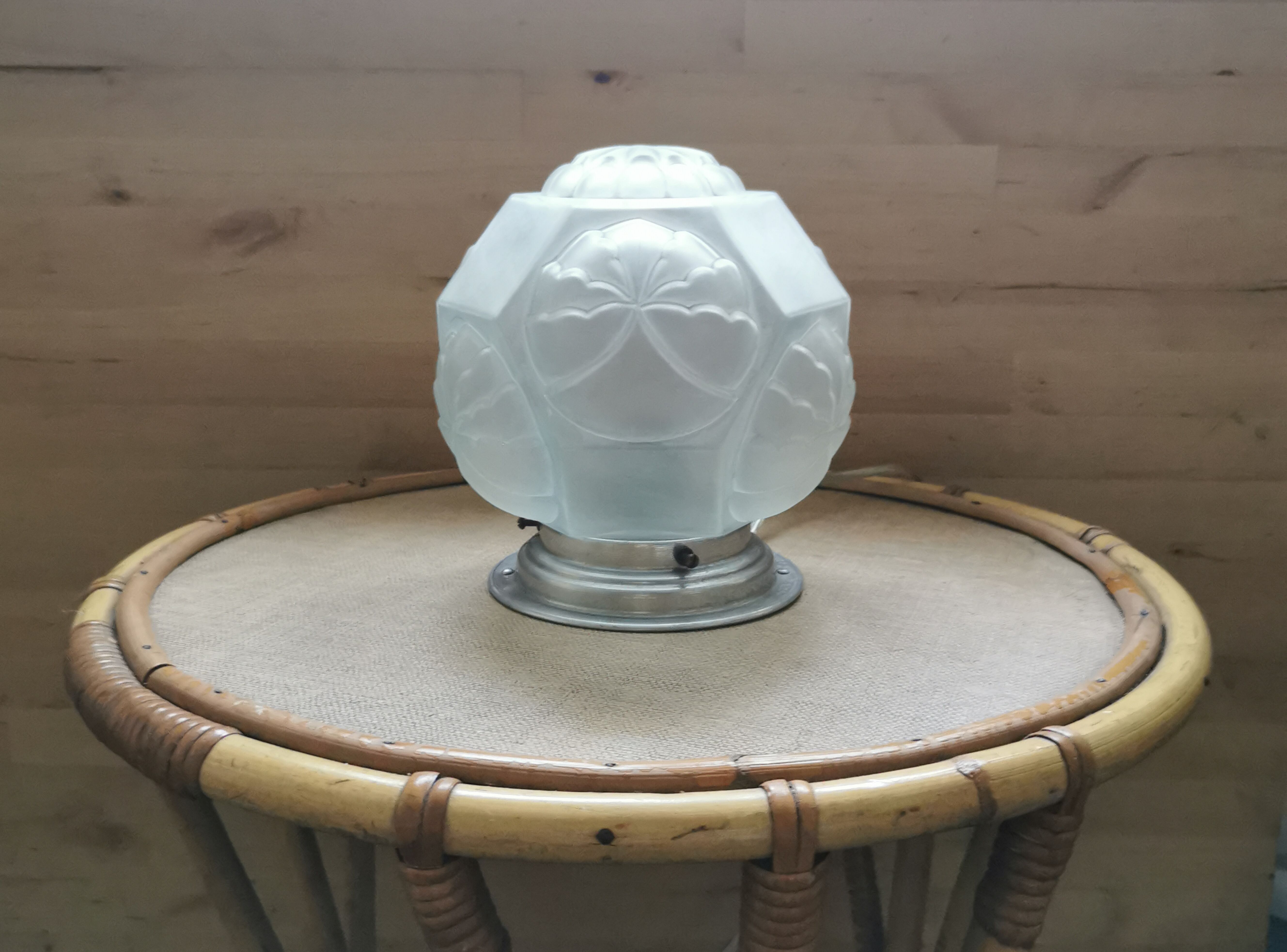 Art deco pressed glass pose lamp
