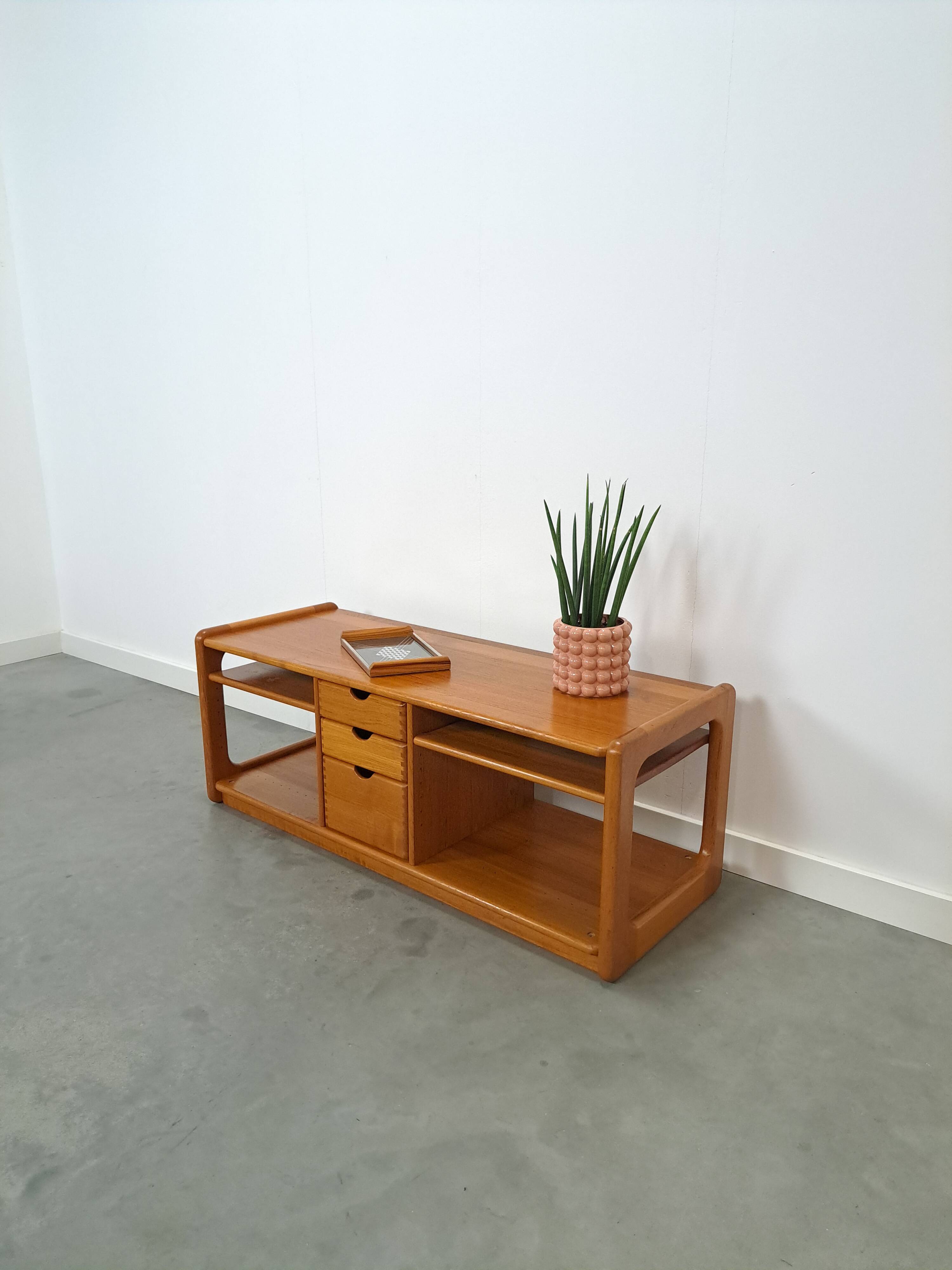 Deens design teck Dyrlund cd tv meuble vintage