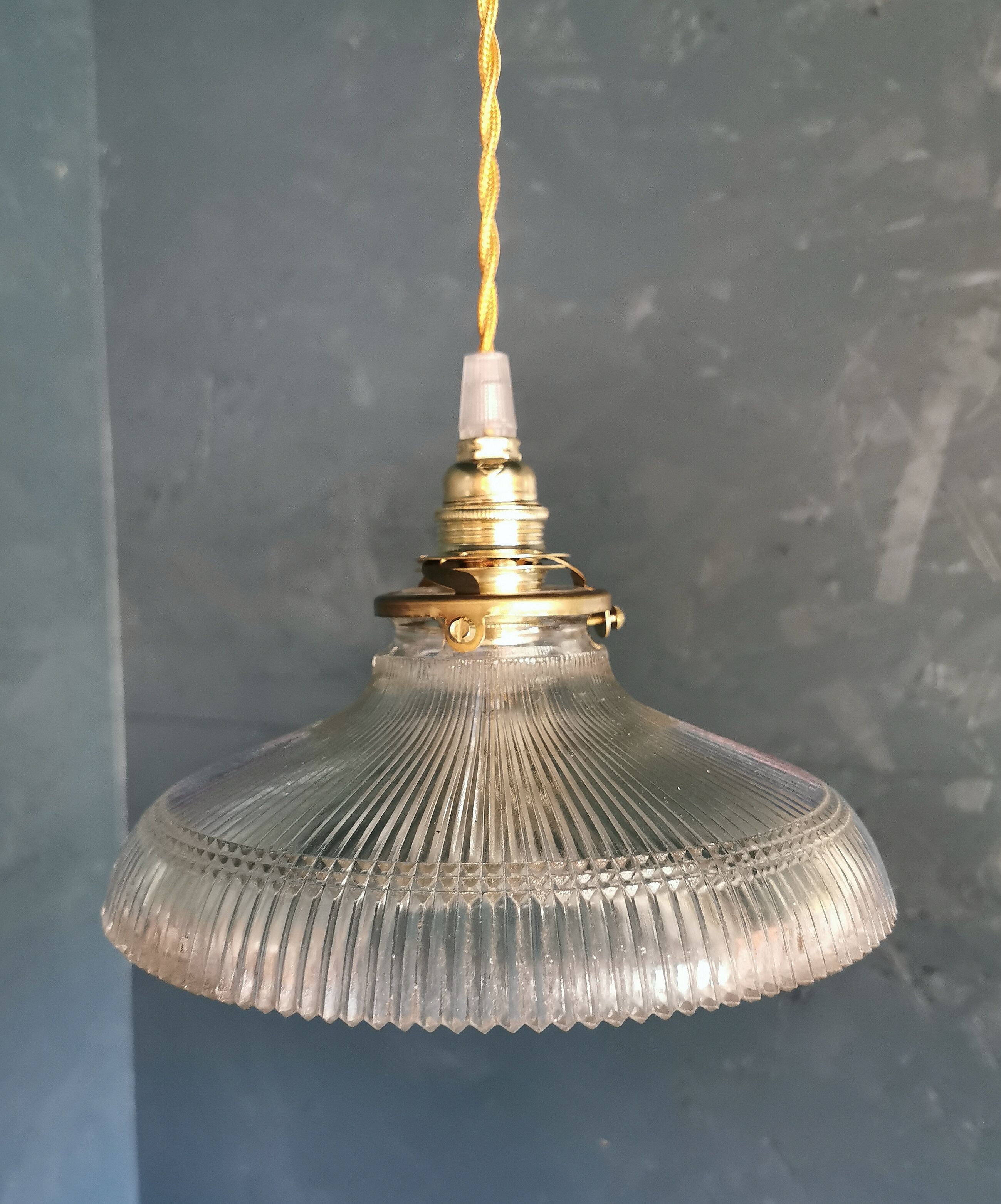 Lamp vintage 60s gilded chiseled glass