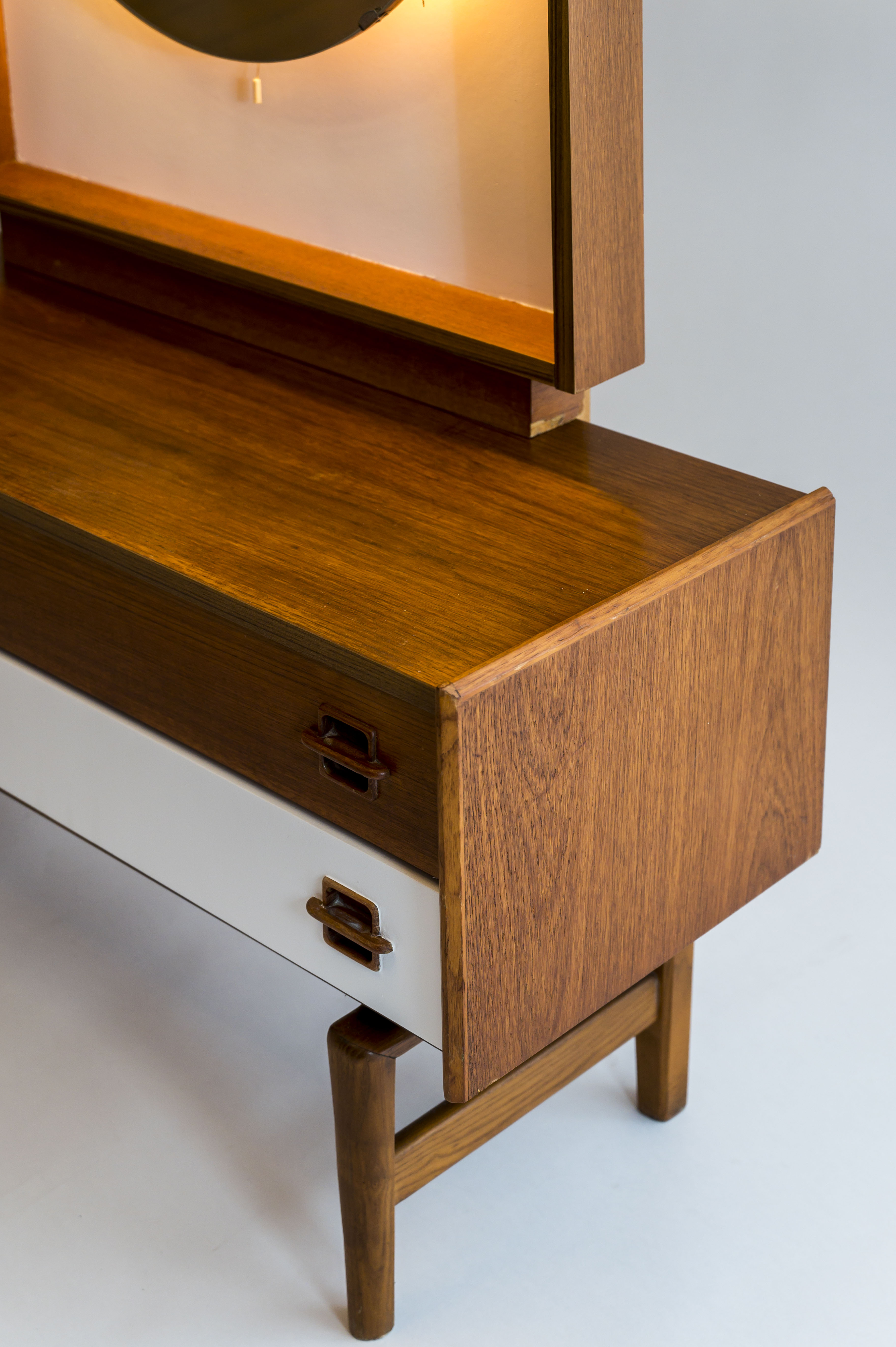 50s two-tone dressing table